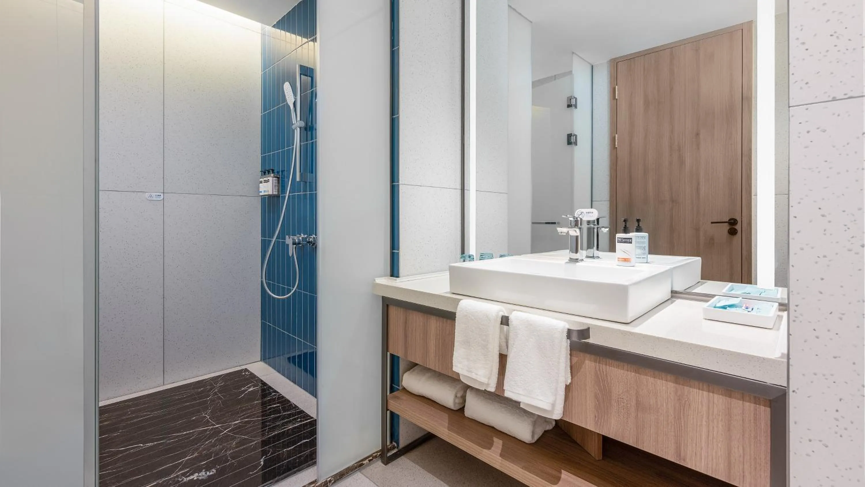 Photo of the whole room in Holiday Inn Express Chenzhou Suxian by IHG