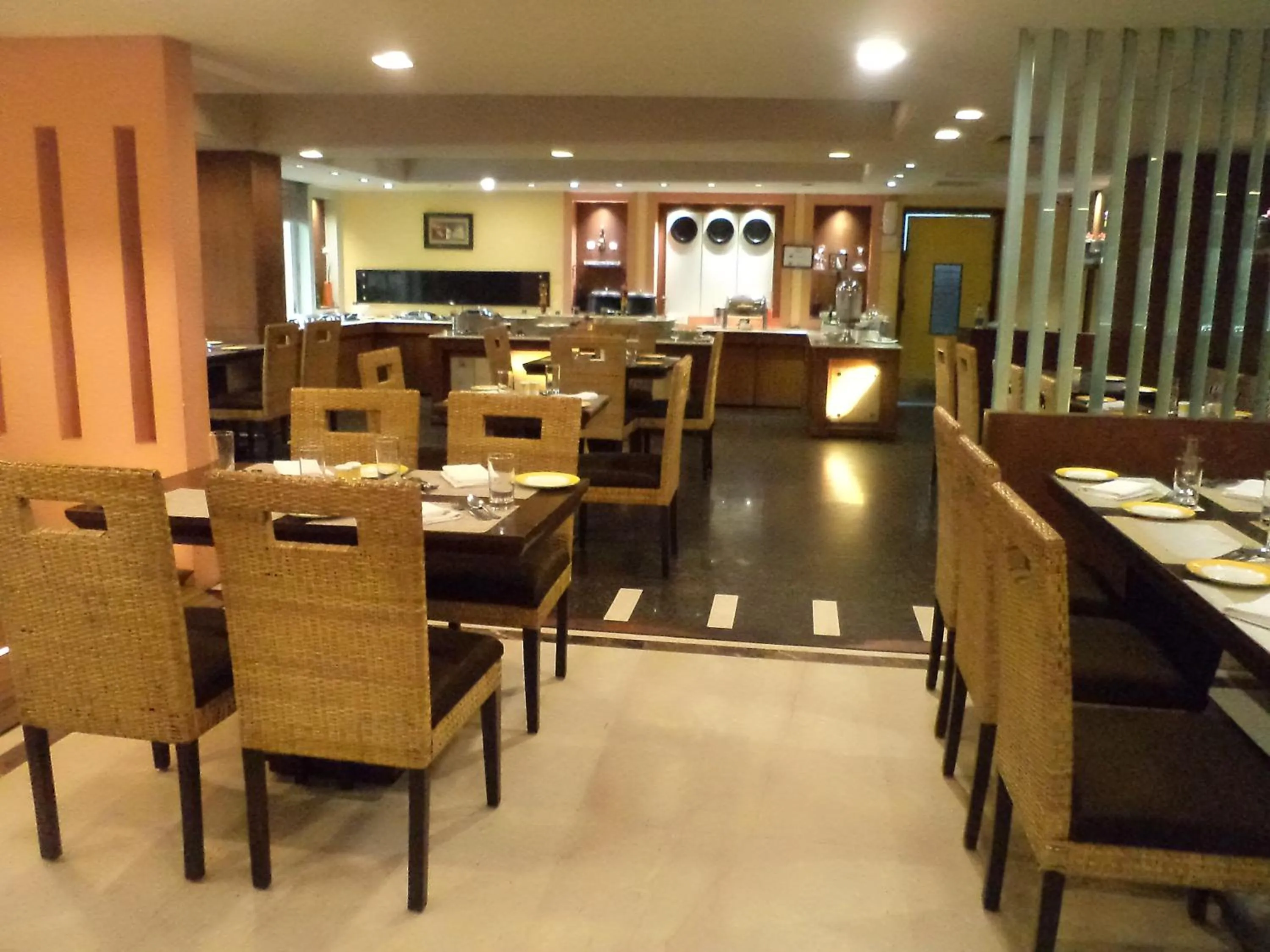 Restaurant/places to eat in Inn Riviera Jammu