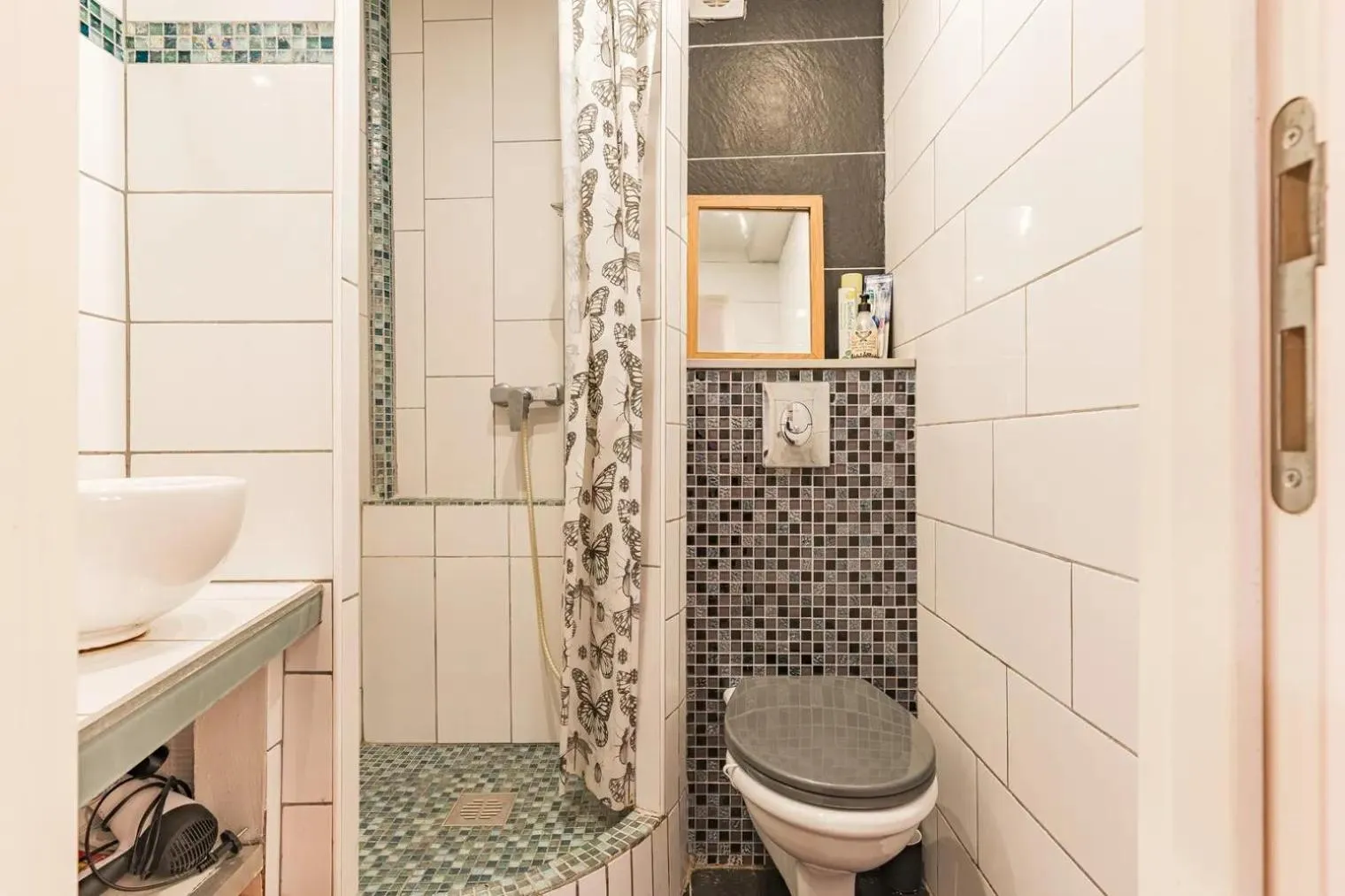 Shower in Finsonius Studios