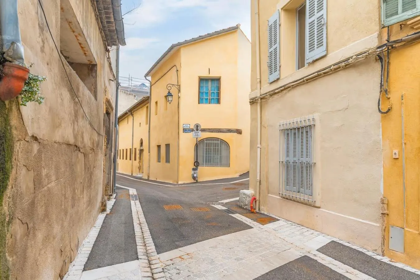 Property building in Finsonius Studios