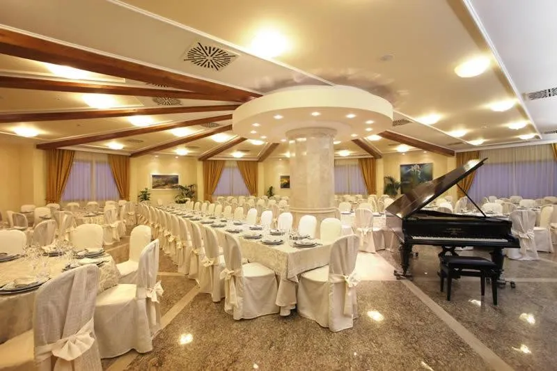 Banquet/Function facilities in Villa Luisa