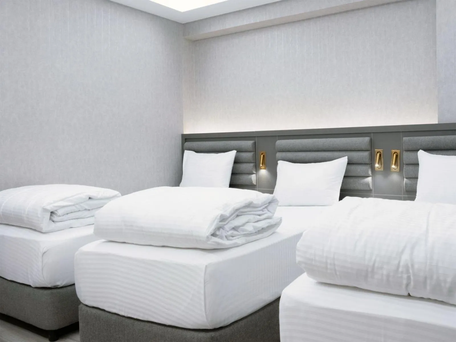 Bed in Optimal Hotel