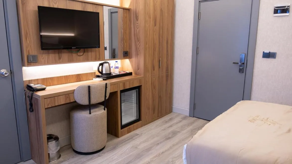 TV and multimedia, Bed in Optimal Hotel