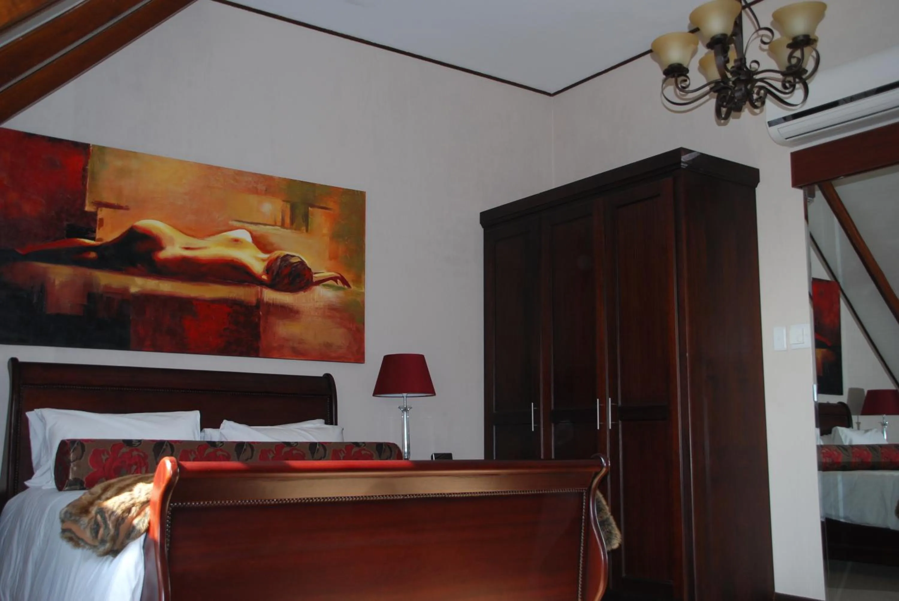 Bedroom, Bed in Sunninghill Guest Lodges