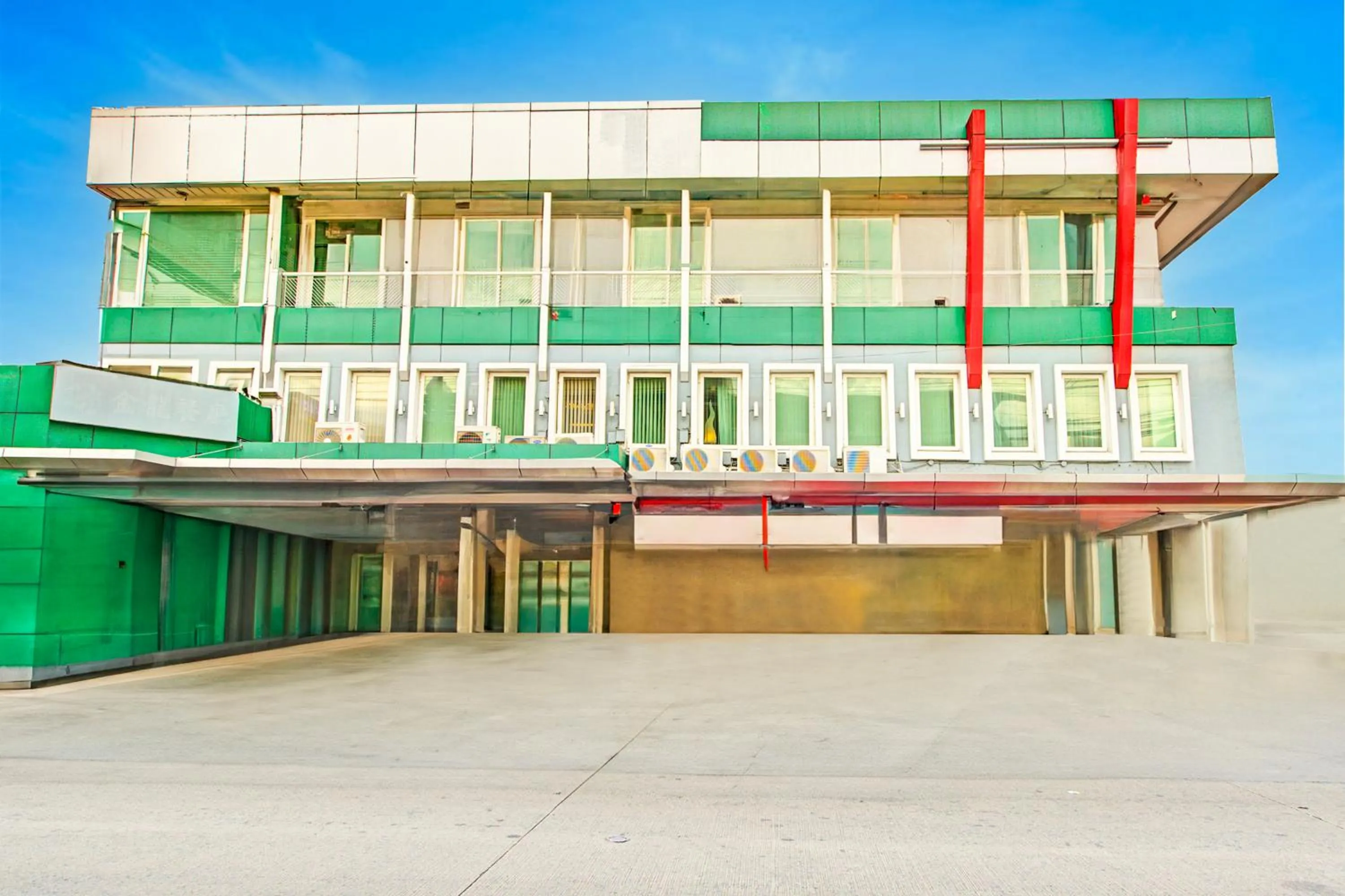 Property building in VIP Hostel, Near PNR Pasay Evangelista, Makati Manila