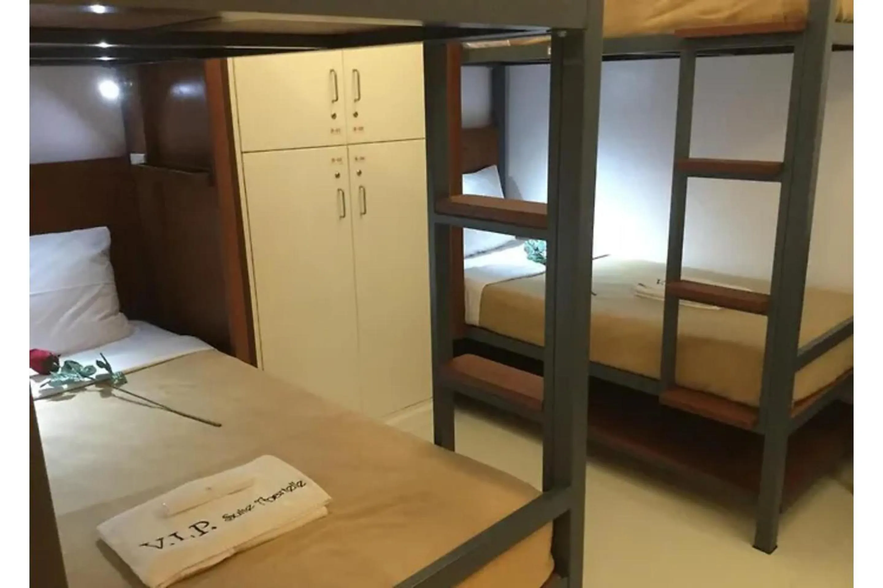 Bedroom, Bed in VIP Hostel, Near PNR Pasay Evangelista, Makati Manila