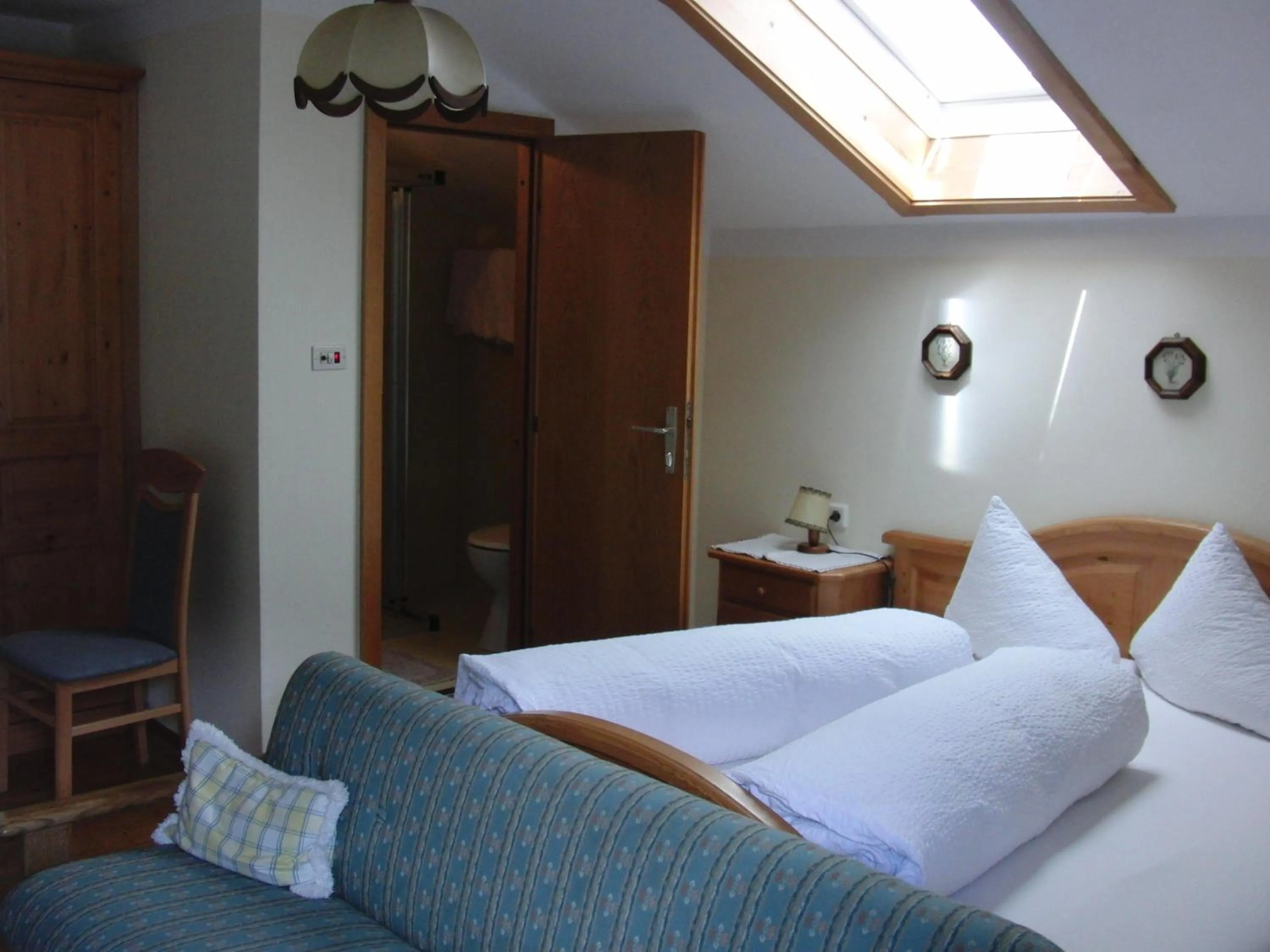 Photo of the whole room, Bed in Gästehaus Loithaler