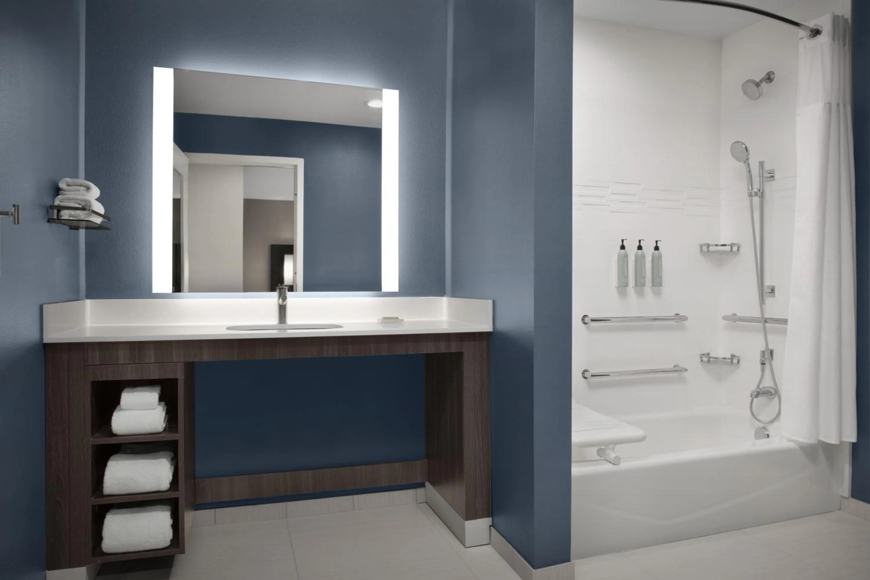 Shower in Residence Inn by Marriott San Antonio SeaWorld /Westover Hills