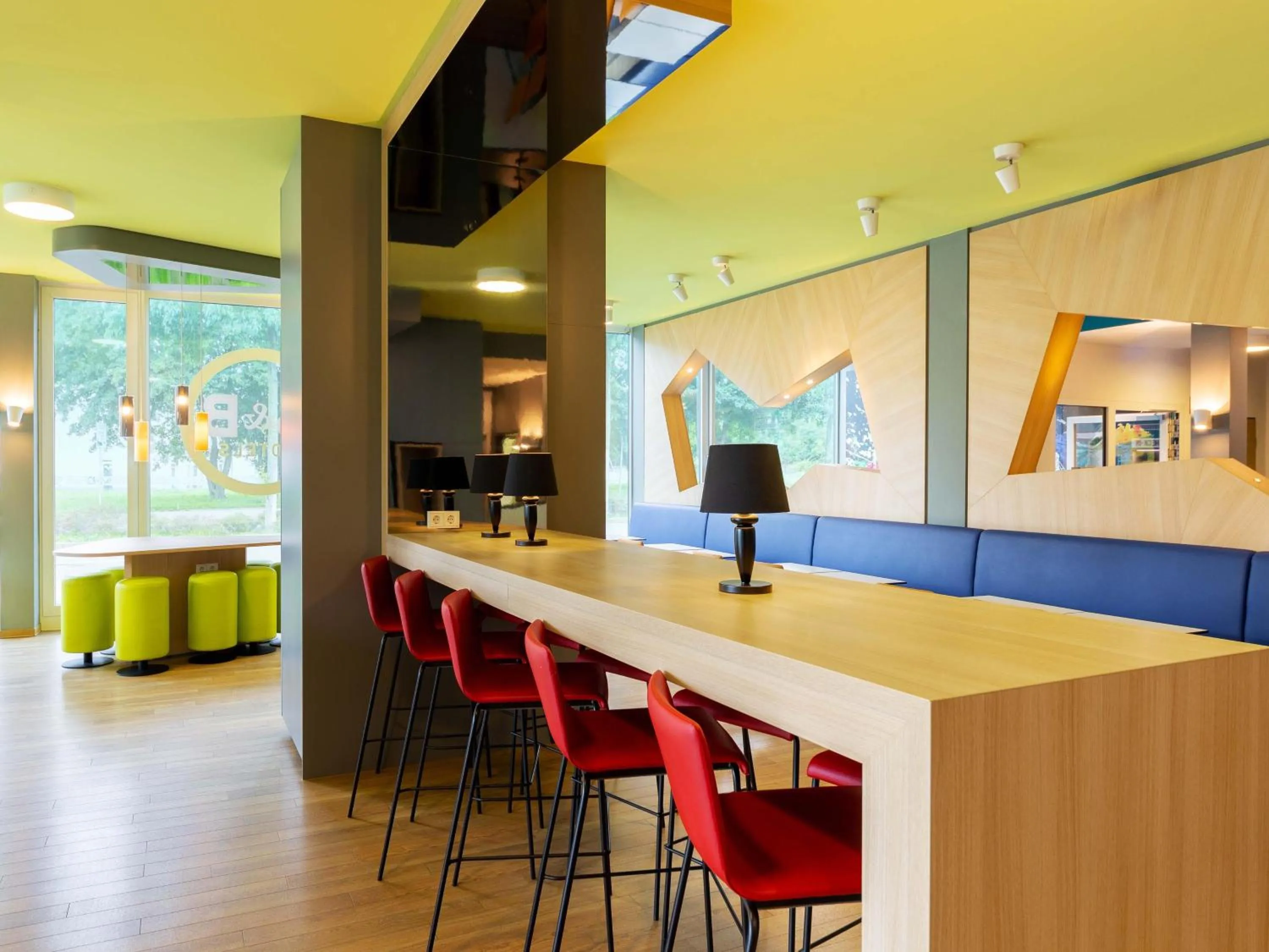 Lounge or bar in B&B Hotel Mülheim an der Ruhr