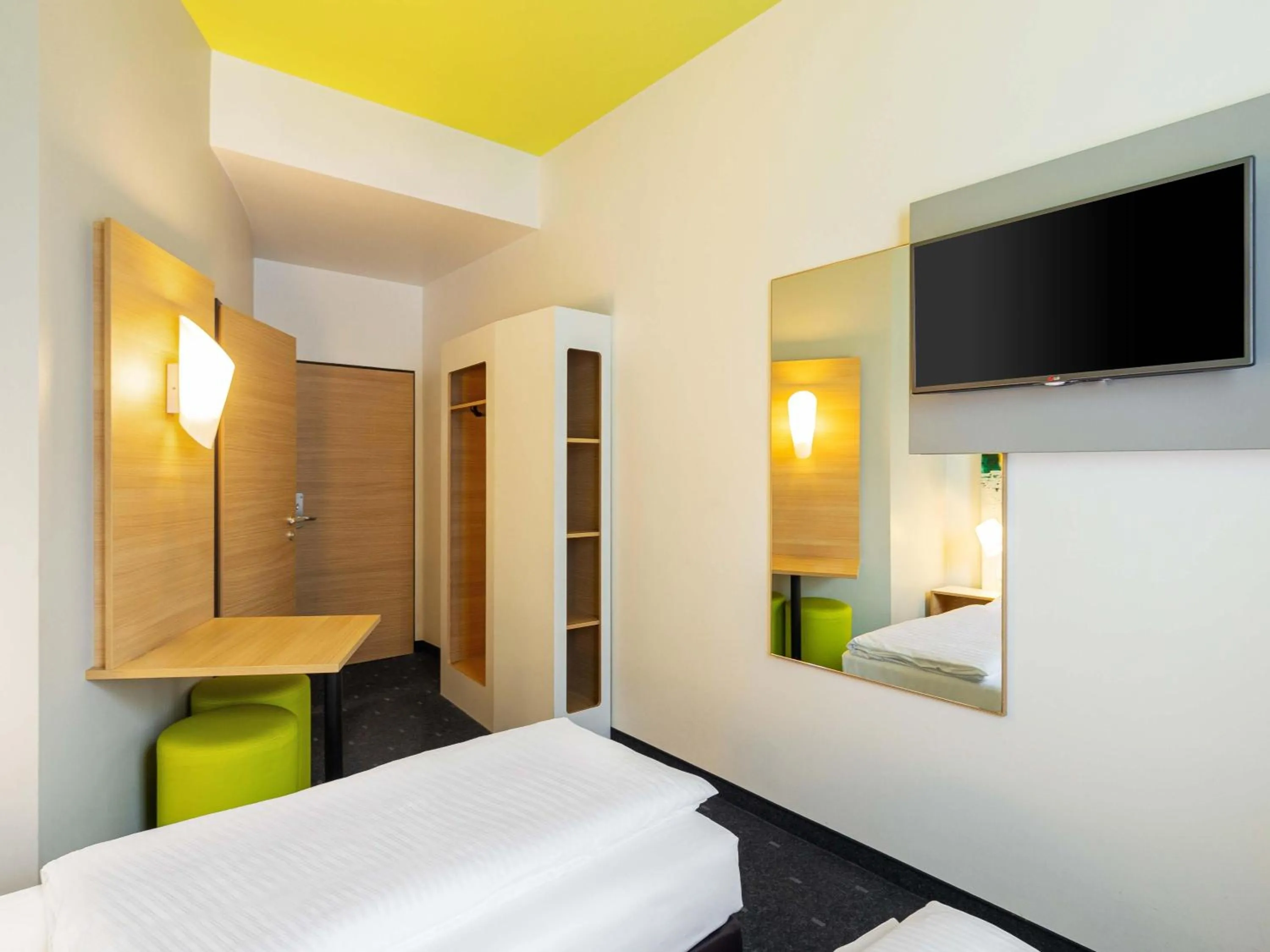 Photo of the whole room, Bed in B&B Hotel Mülheim an der Ruhr