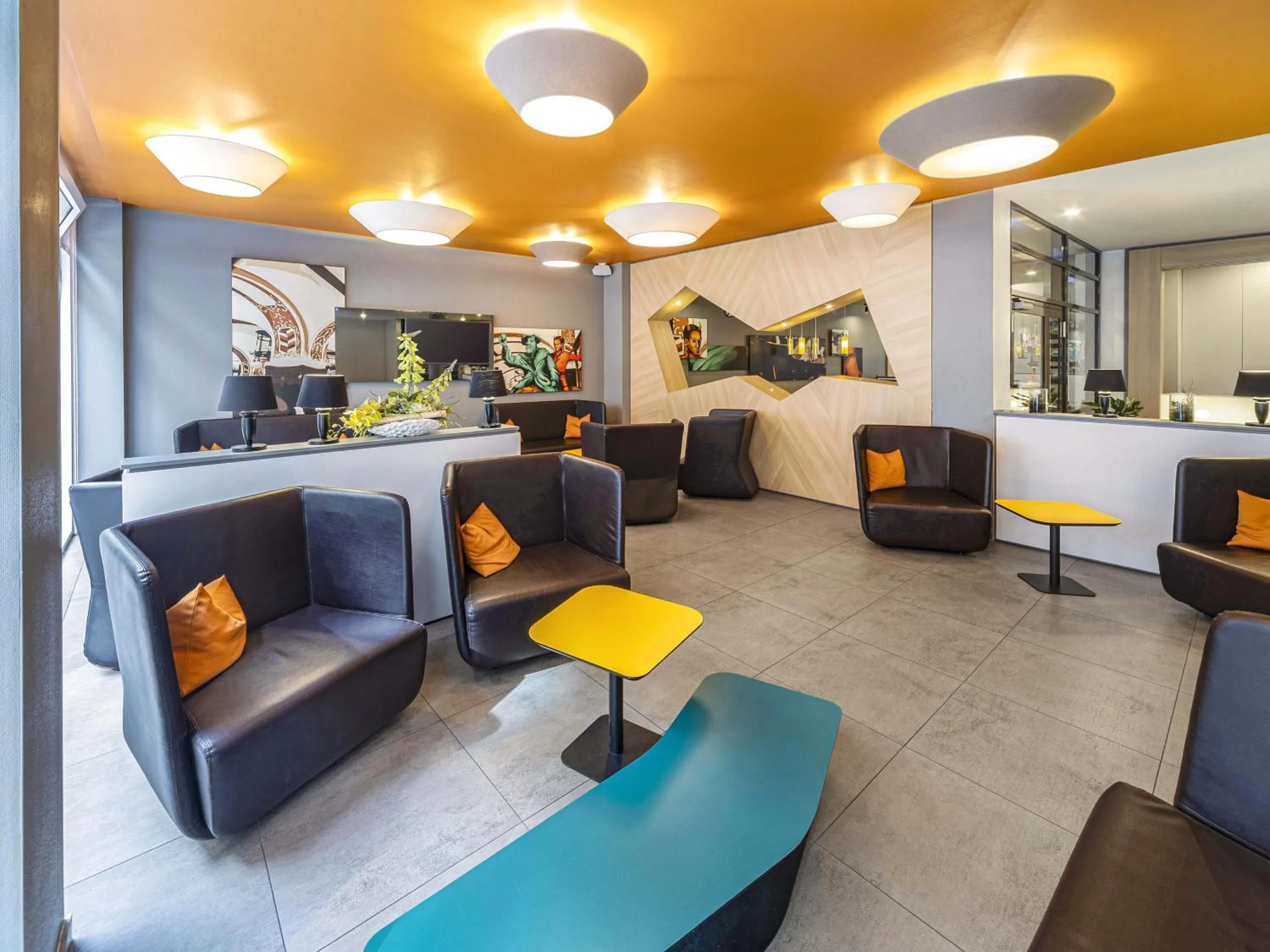 Lobby or reception in B&B Hotel Leipzig-City