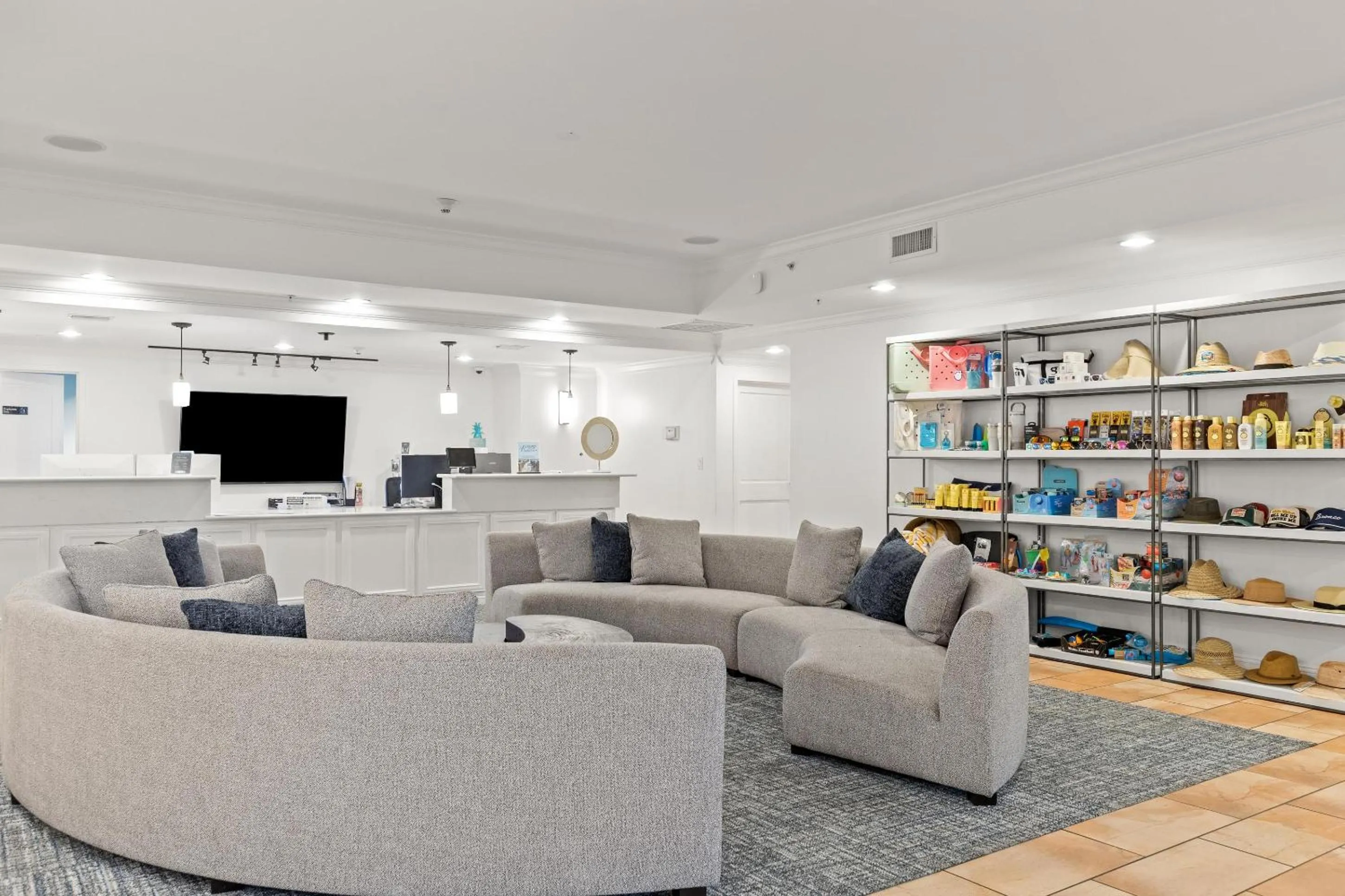 Communal lounge/ TV room in Grand Panama by Panhandle Getaways