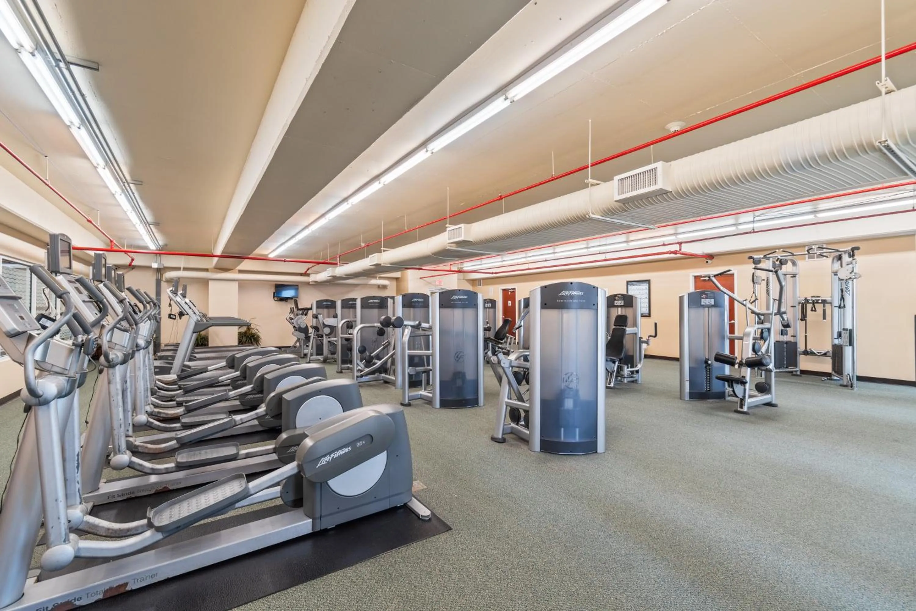 Fitness centre/facilities in Majestic Beach Resort Tower I by Panhandle Getaways