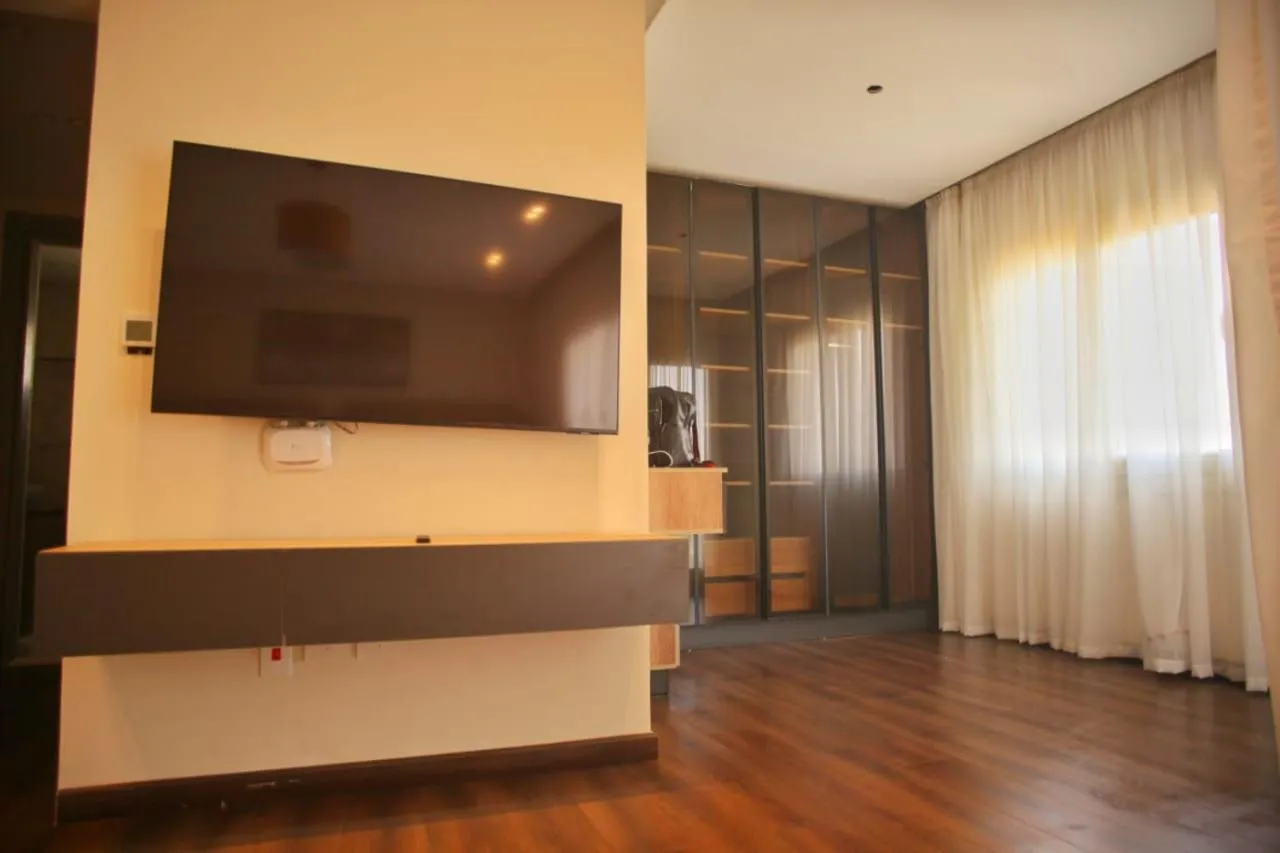 TV and multimedia in Settle Inn Cairo Festival City Villa