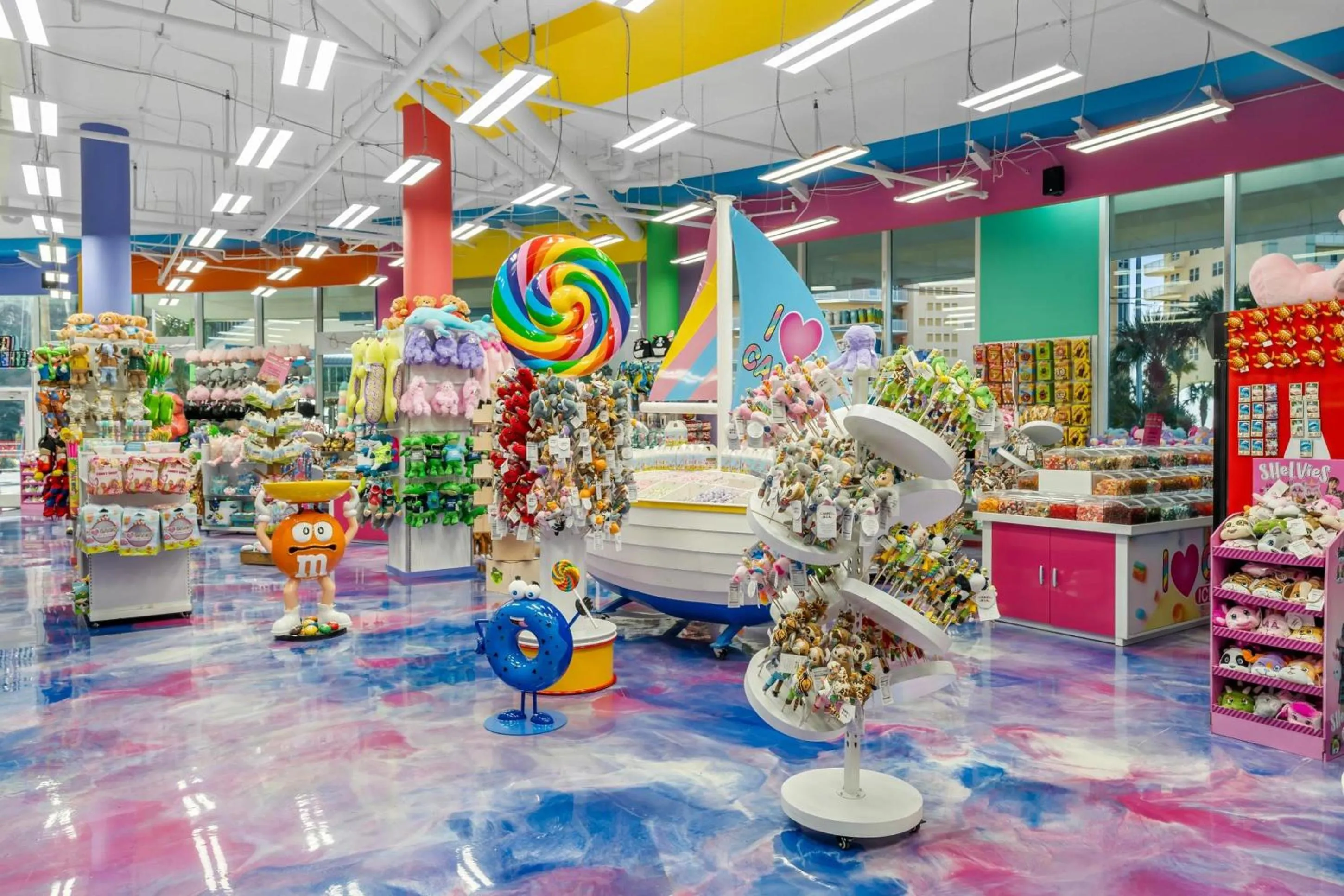 On-site shops in Splash Beach Resort by Panhandle Getaways