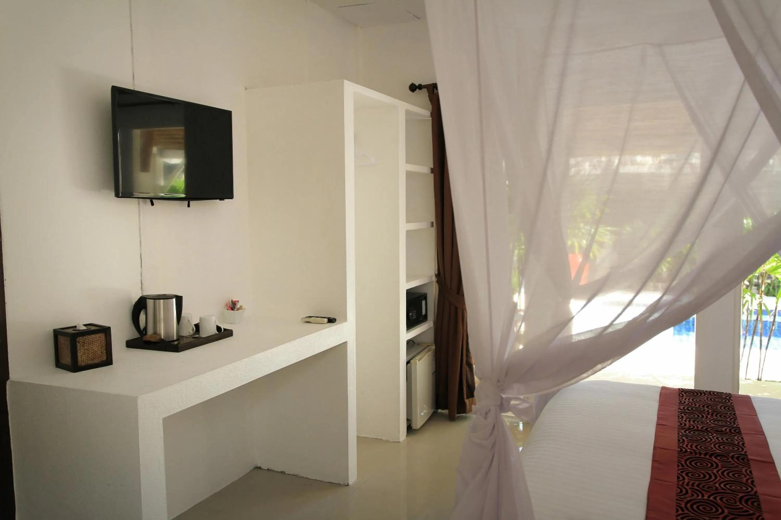 Coffee/tea facilities in The White Cottage