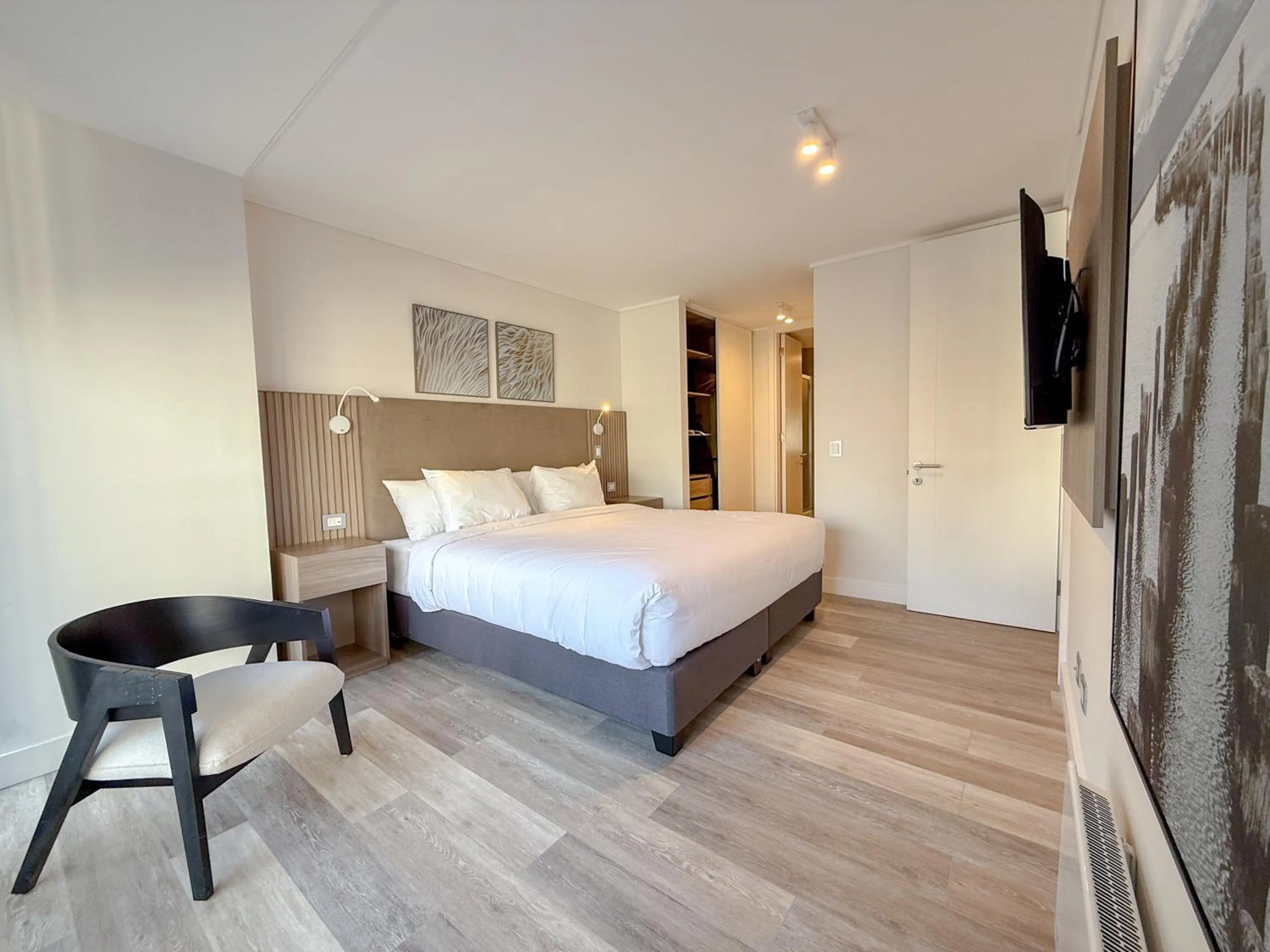 Bedroom, Bed in Spot Suites