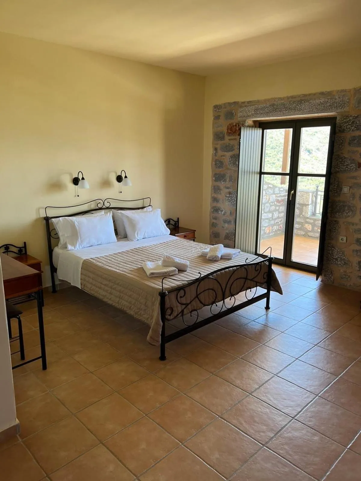 Bed in Onar Mani Suites