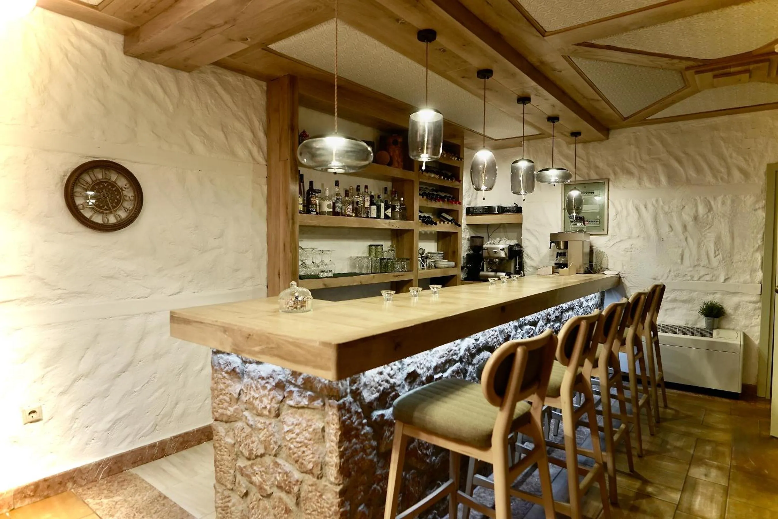 Lounge or bar in Xenonas Iresioni