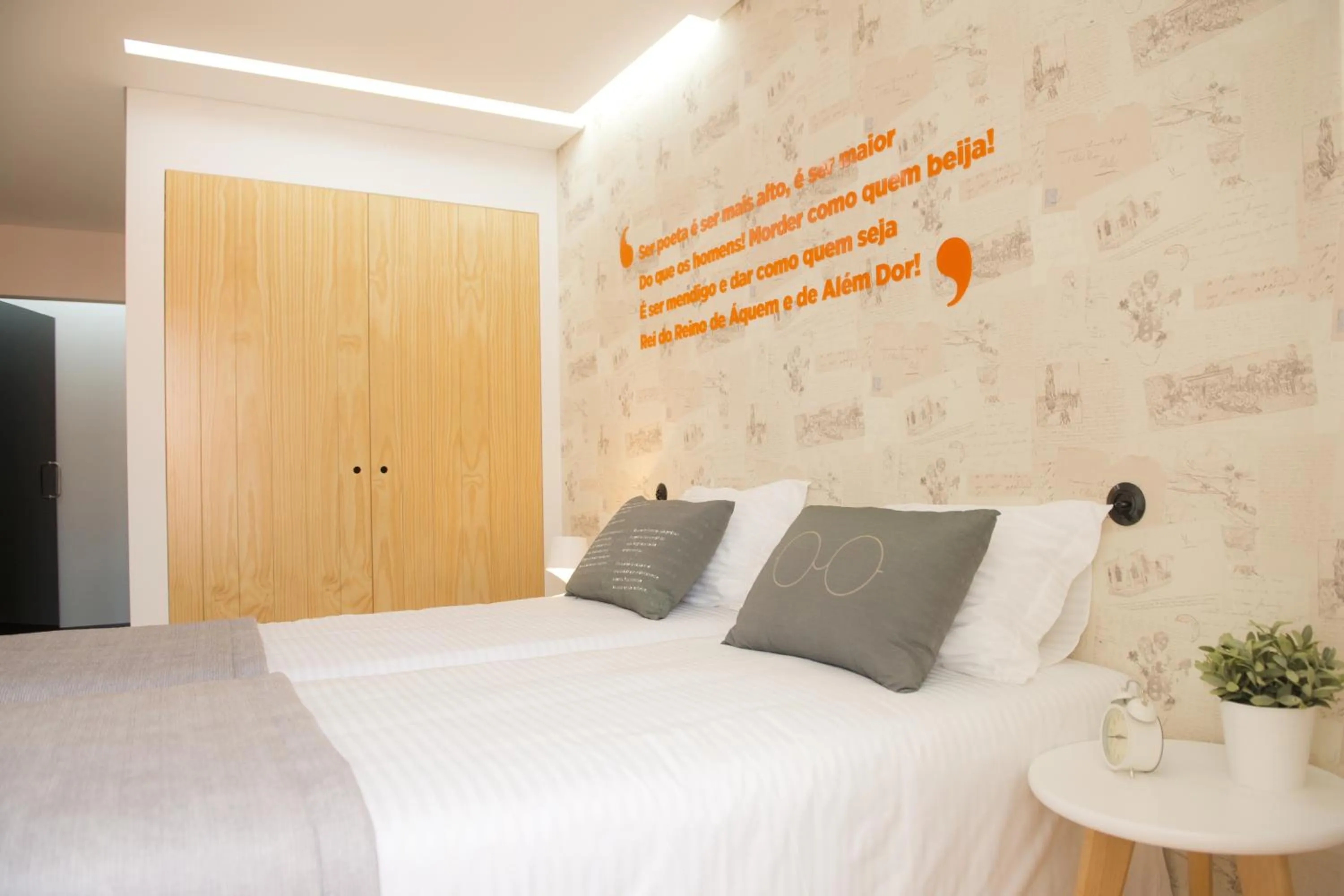 Bed in Páteo Saudade Lofts