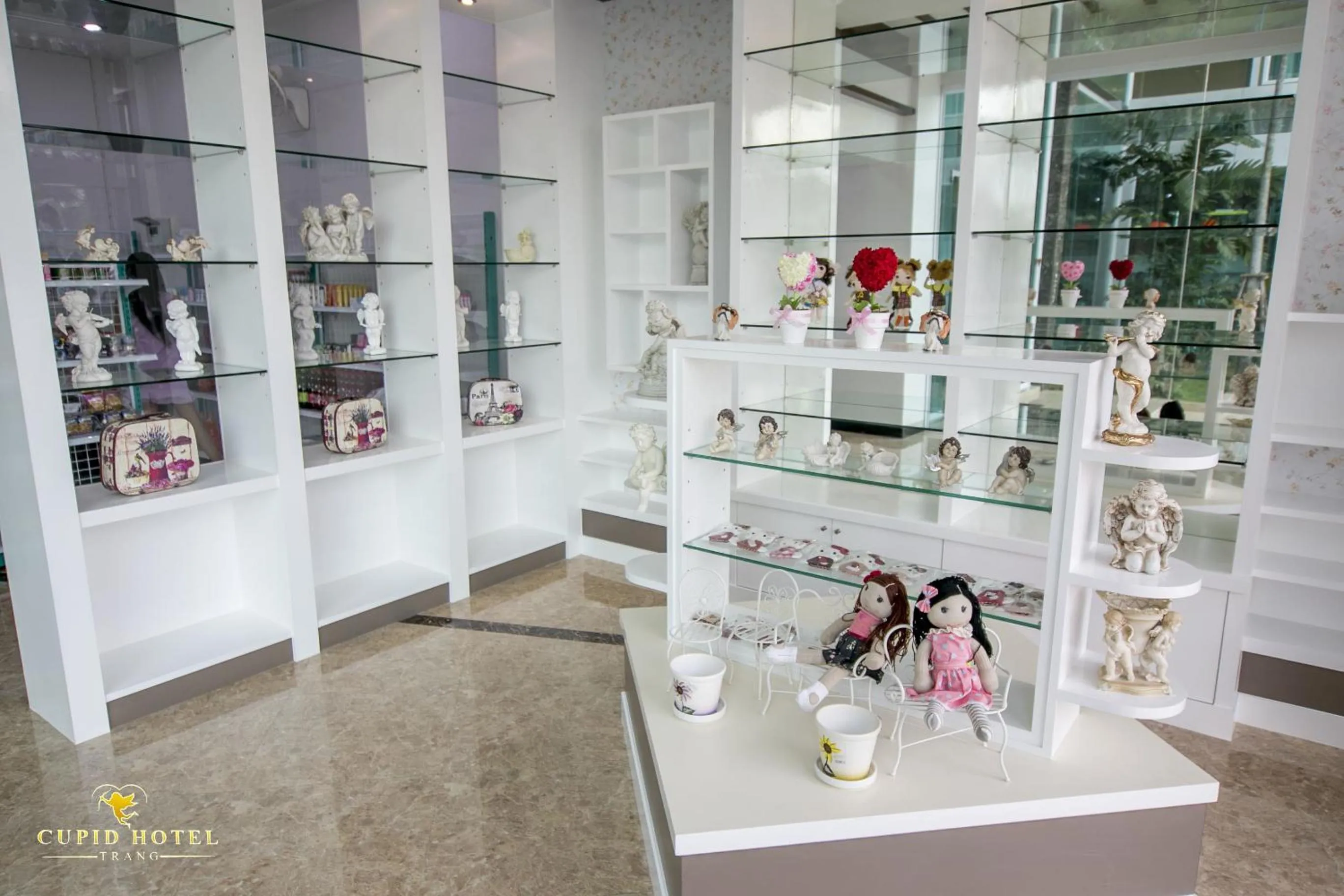 On-site shops in Cupid Hotel