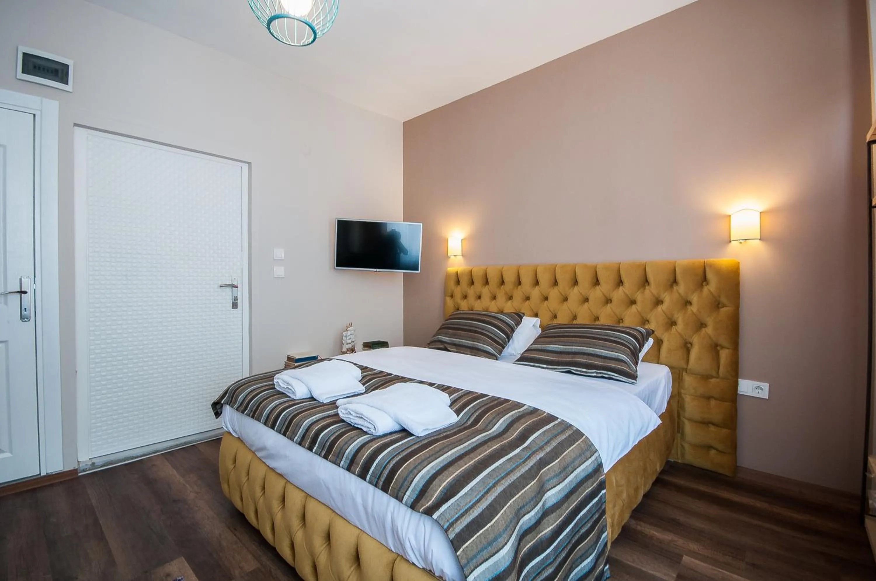 Bed in Newway Apartments