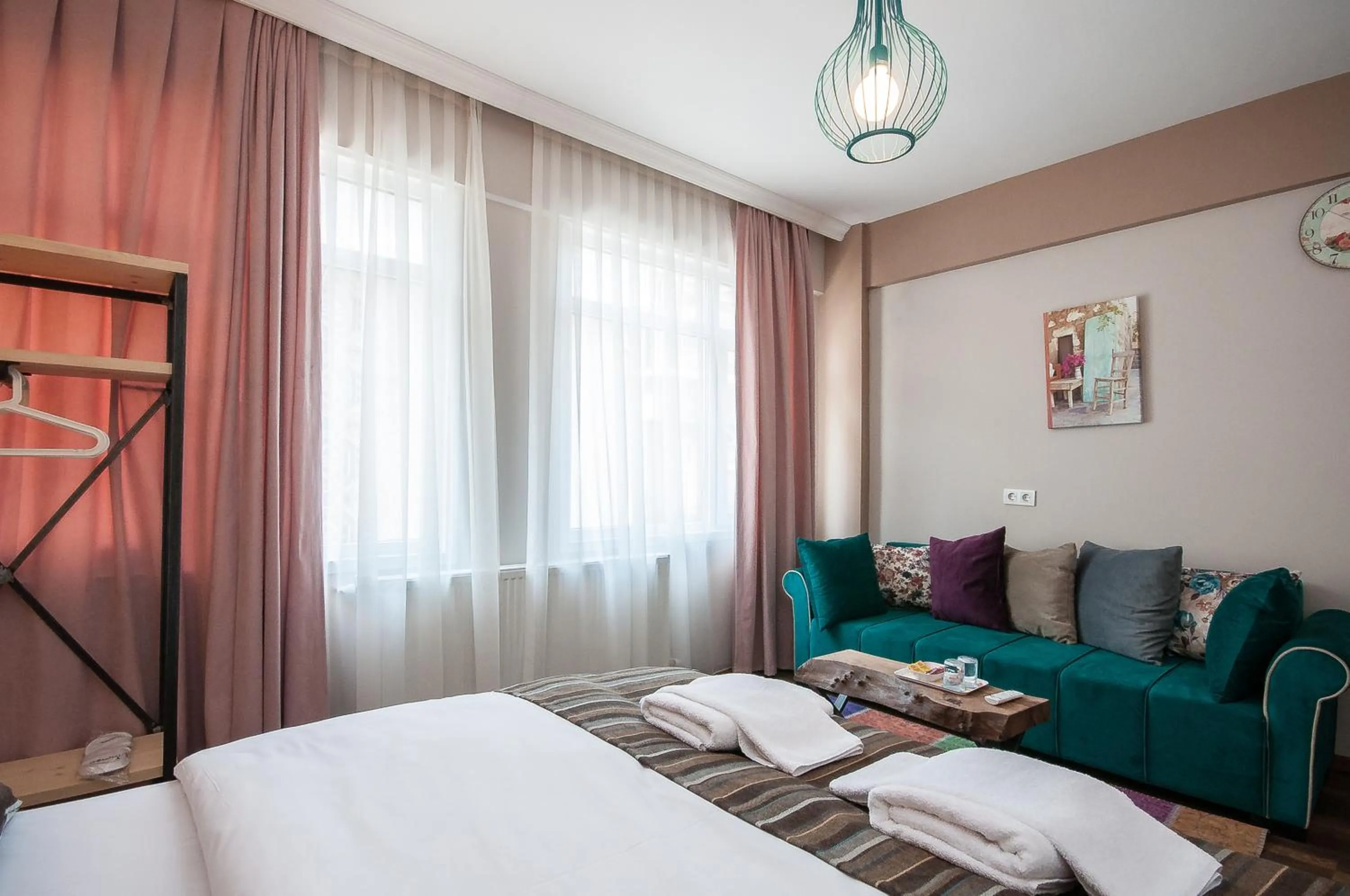 Day, Bed in Newway Apartments