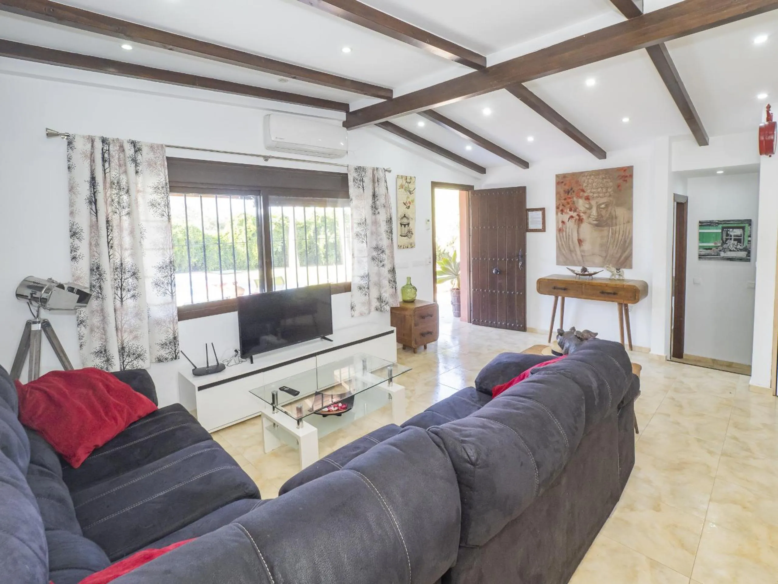 Communal lounge/ TV room in Cubo's Finca el Nogal