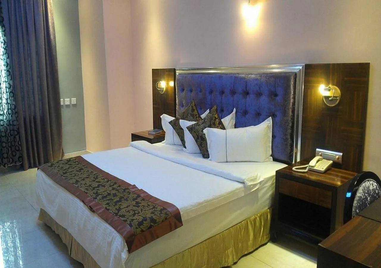 Bed in Sun Beach Hôtel