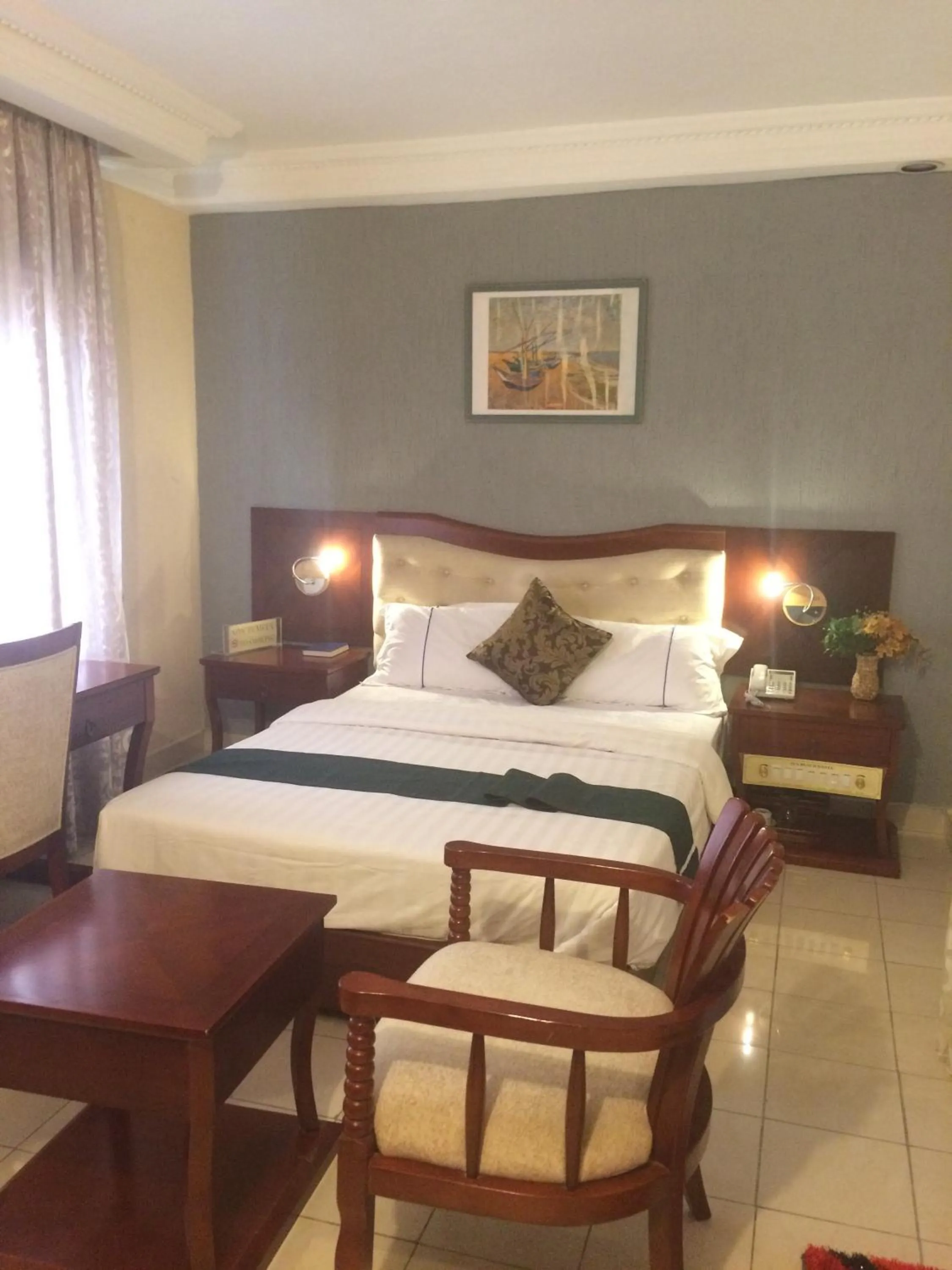 Bedroom, Bed in Sun Beach Hôtel