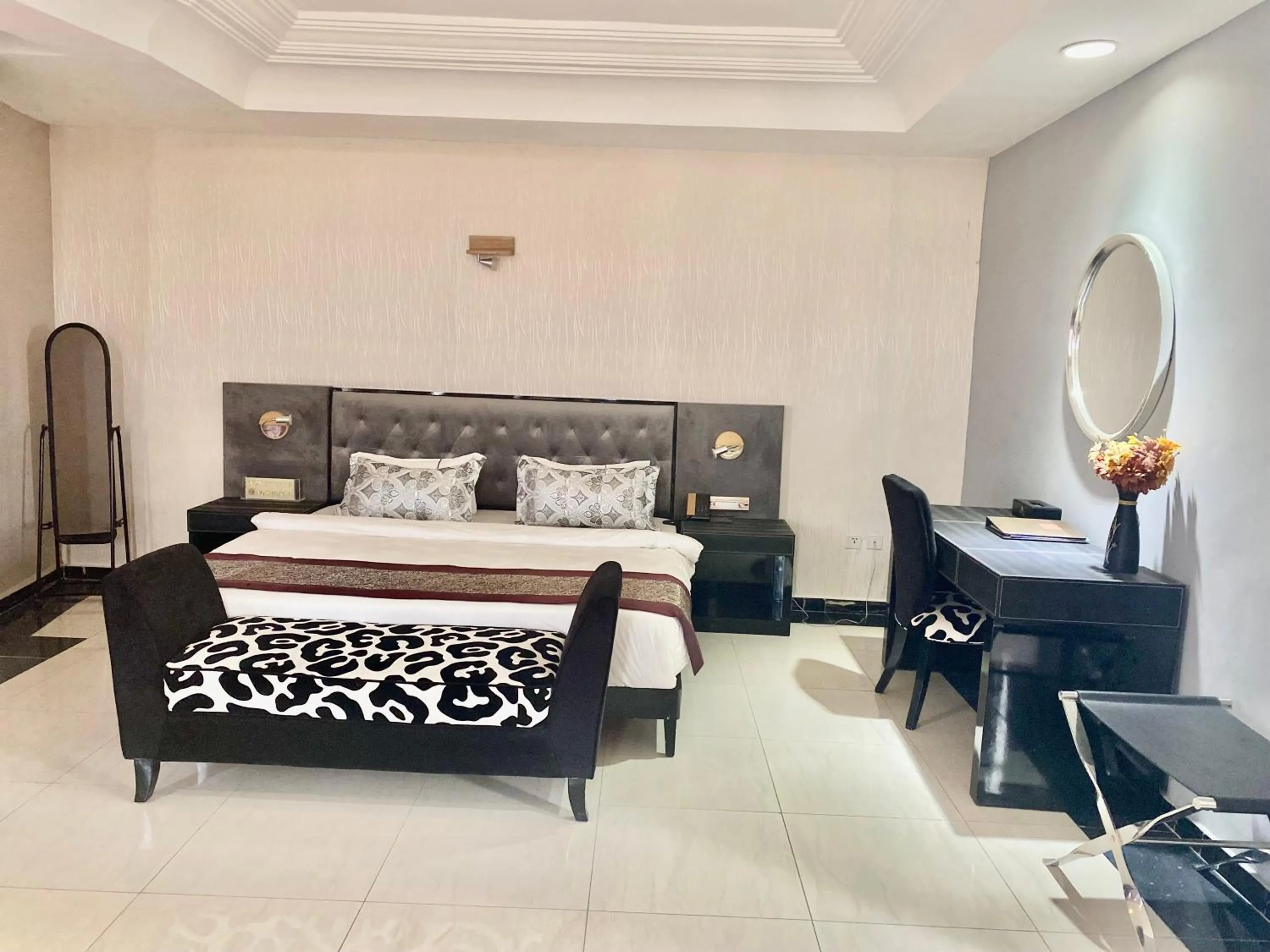 Photo of the whole room, Bed in Sun Beach Hôtel