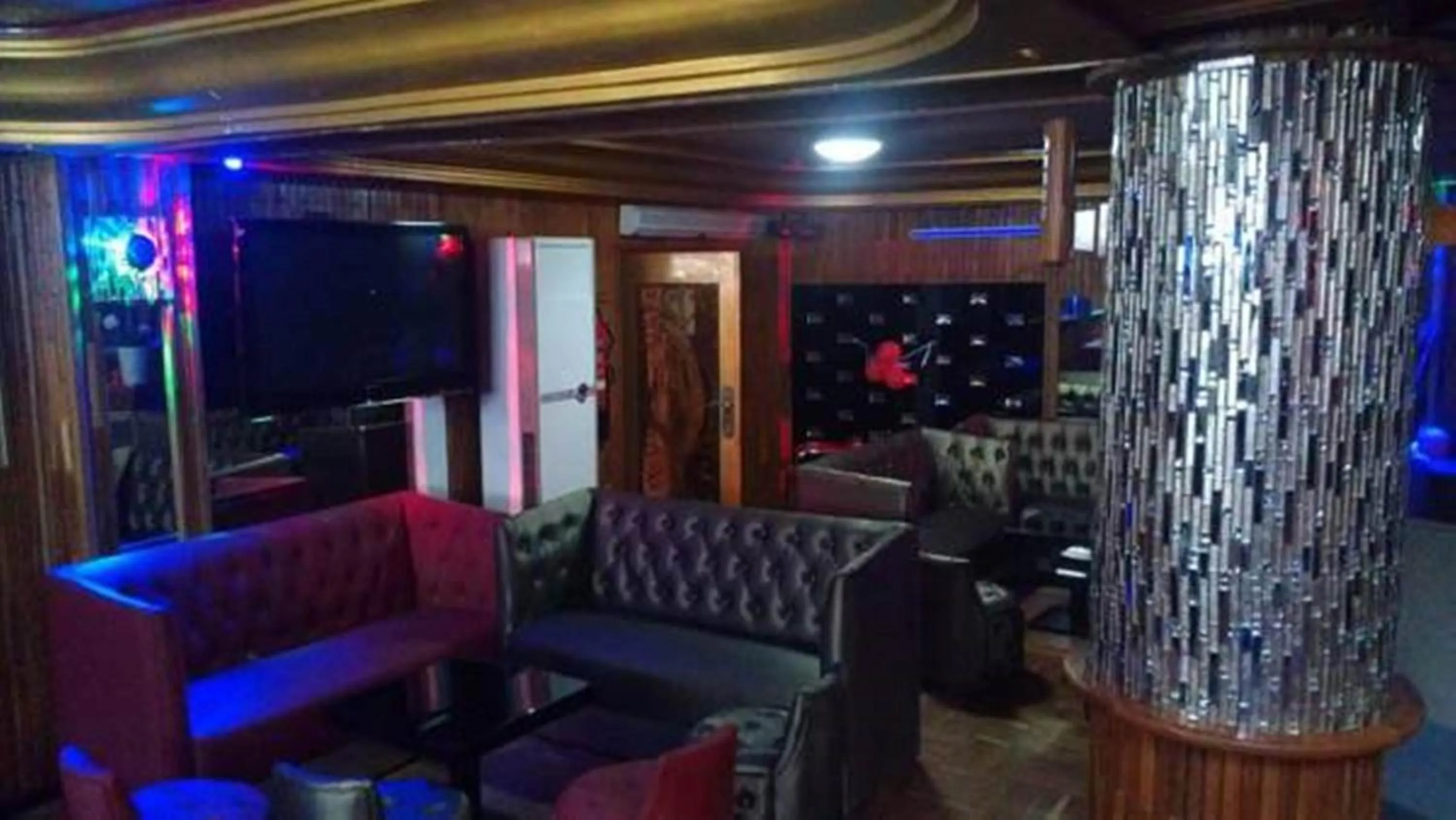 Karaoke in Sun Beach Hôtel