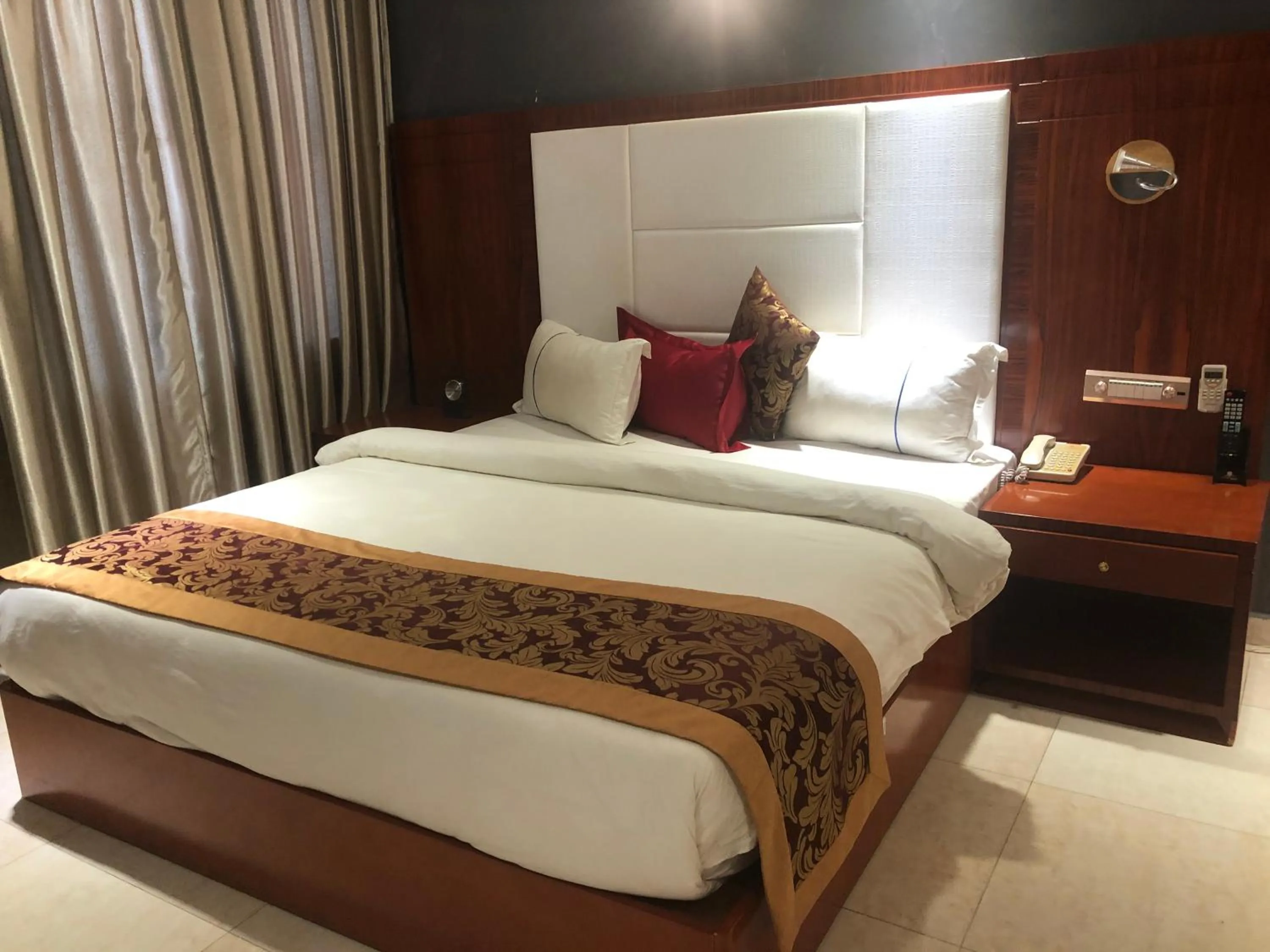 Photo of the whole room, Bed in Sun Beach Hôtel