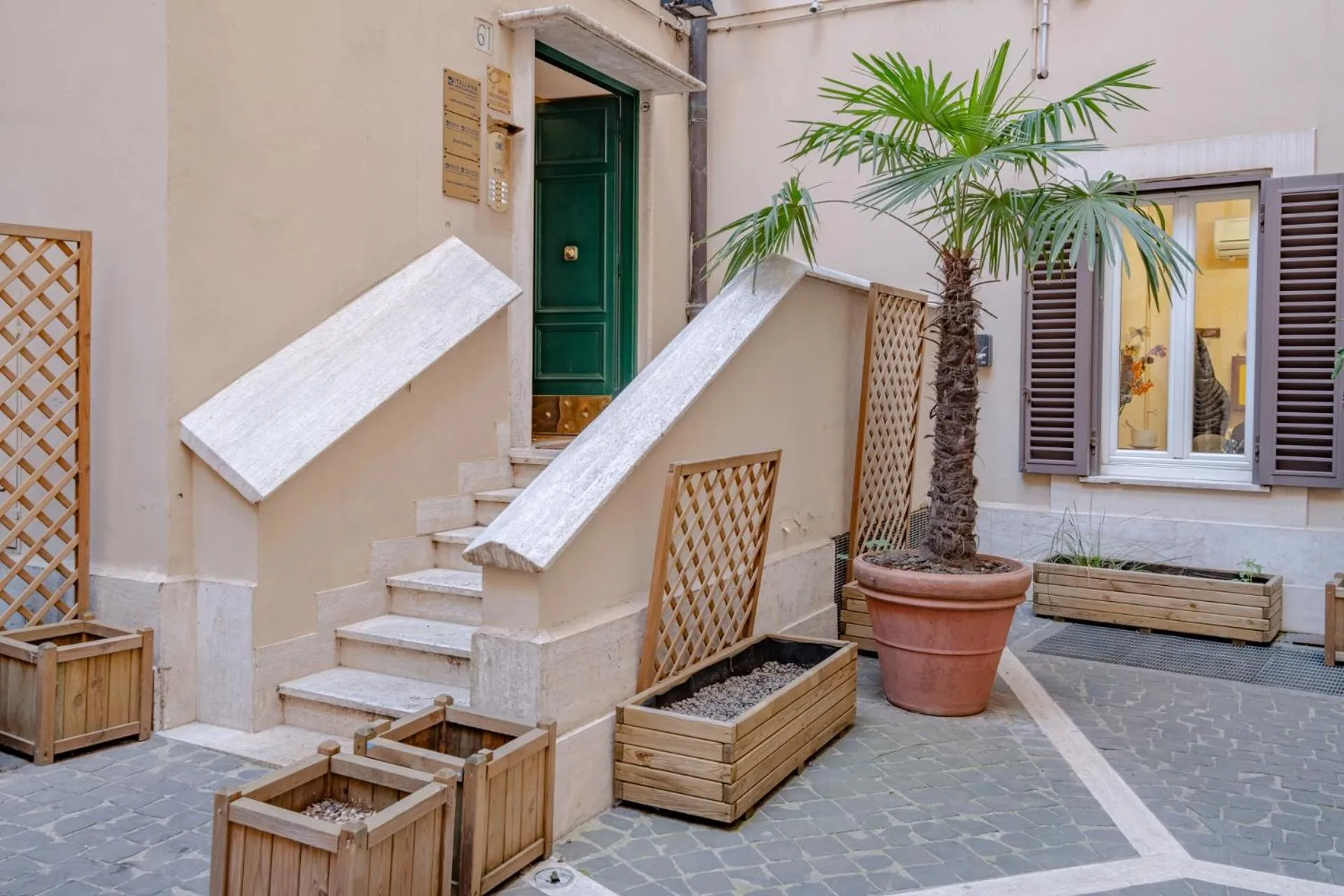 Facade/entrance in Oriana Homèl Roma