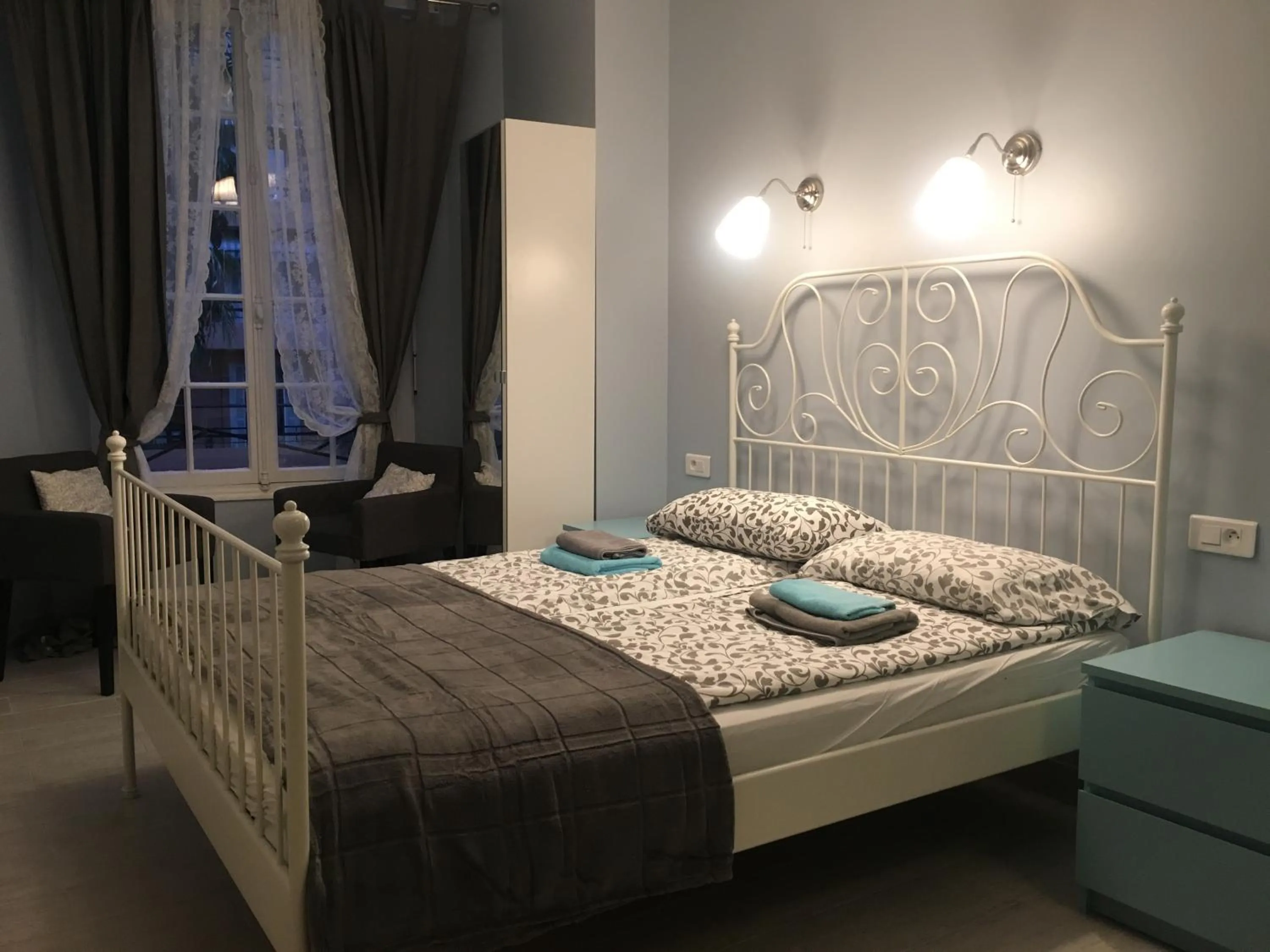 Bed in Apartments Monaco