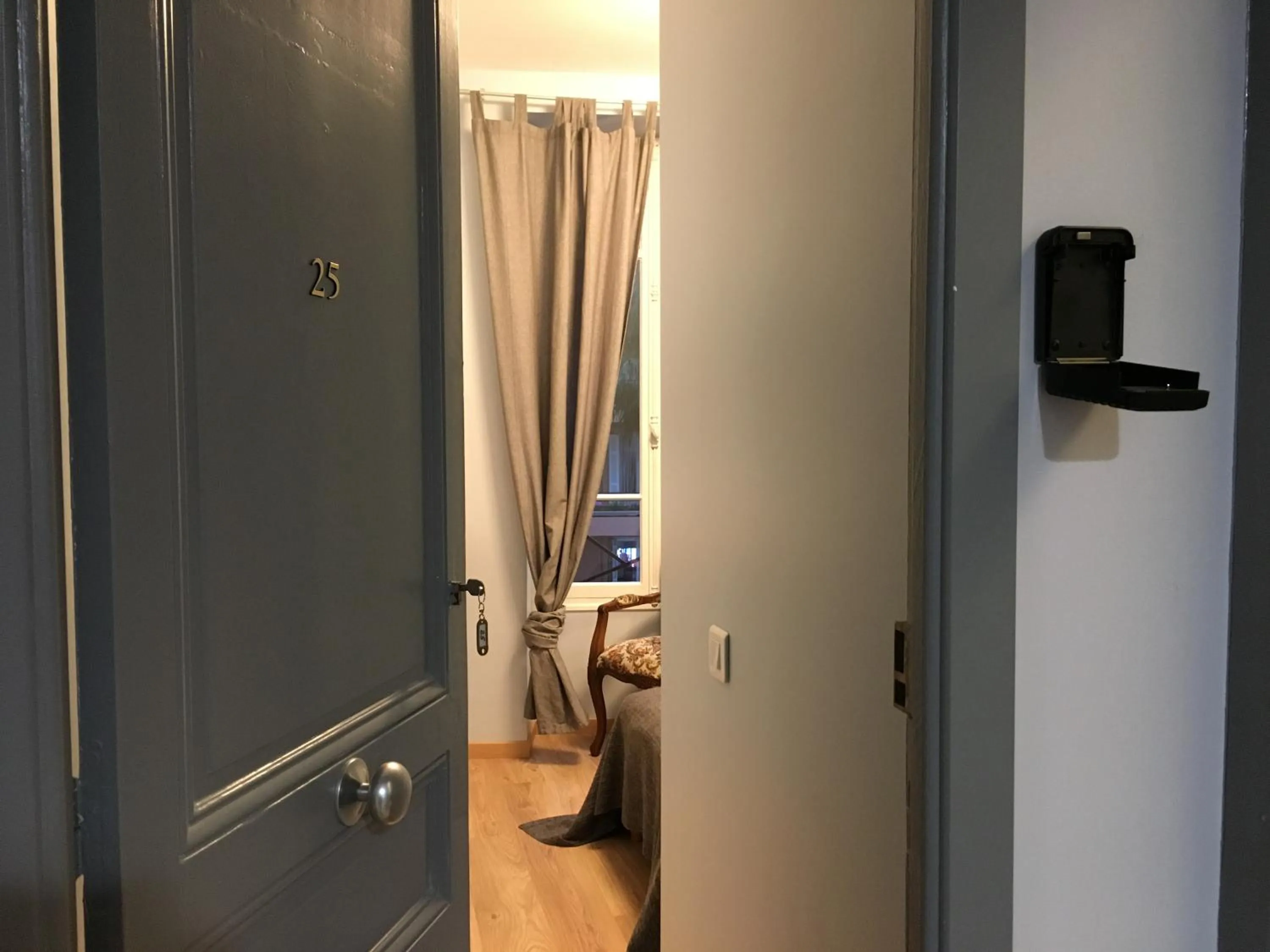 Photo of the whole room in Apartments Monaco