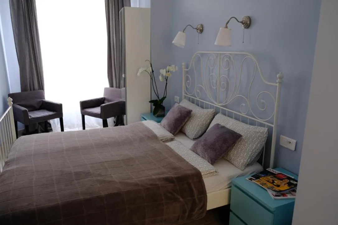 Bed in Apartments Monaco