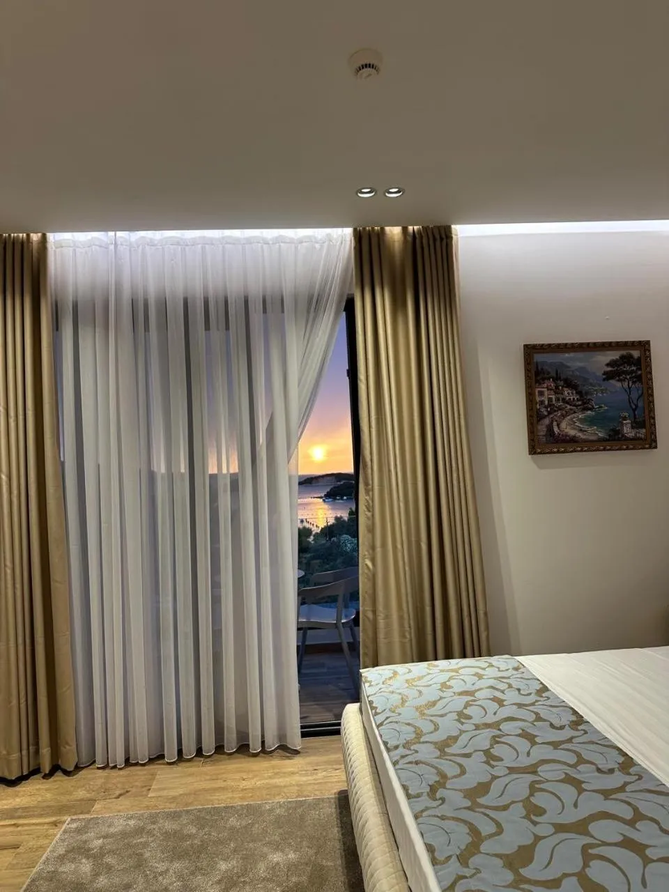 Bed in Bora Bora Hotel Ksamil