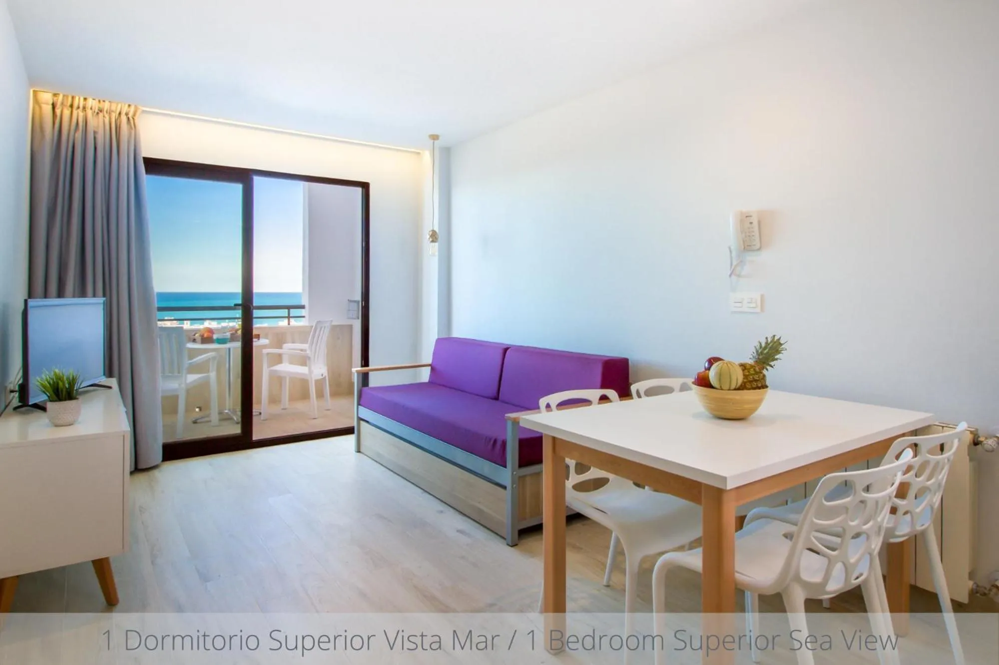 Balcony/Terrace, Bed in Apartamentos La Era Park