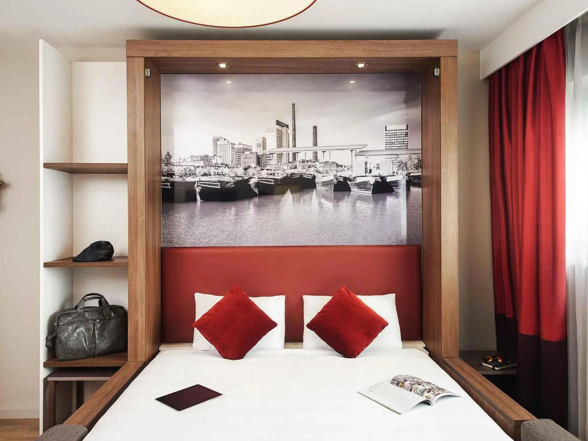 Bedroom, Bed in Aparthotel Adagio Birmingham City Centre