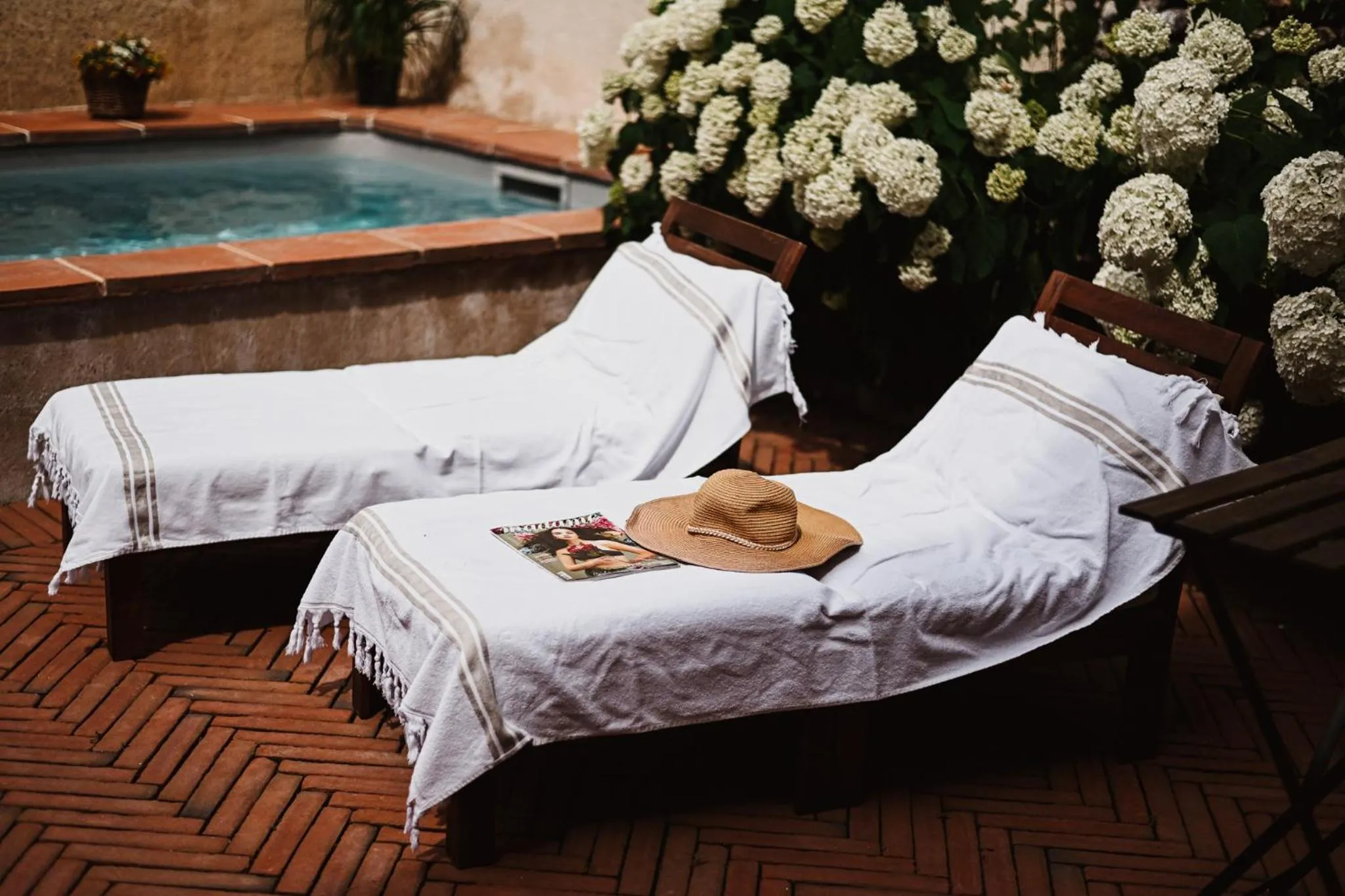 sunbed in Demeure de la Carmine, sejour bien-etre d'exception, piscine, hammam, champagne