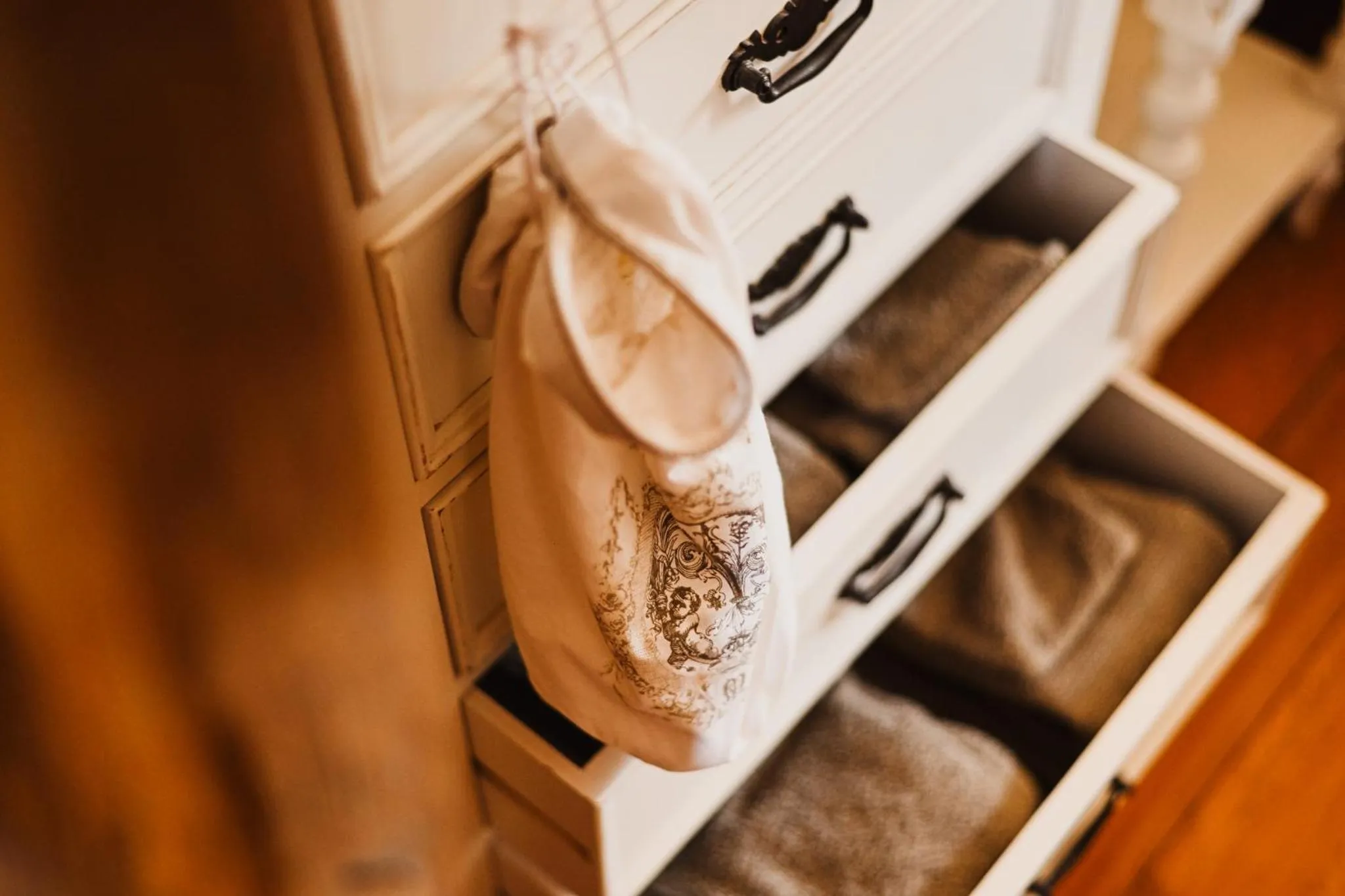 wardrobe in Demeure de la Carmine, sejour bien-etre d'exception, piscine, hammam, champagne