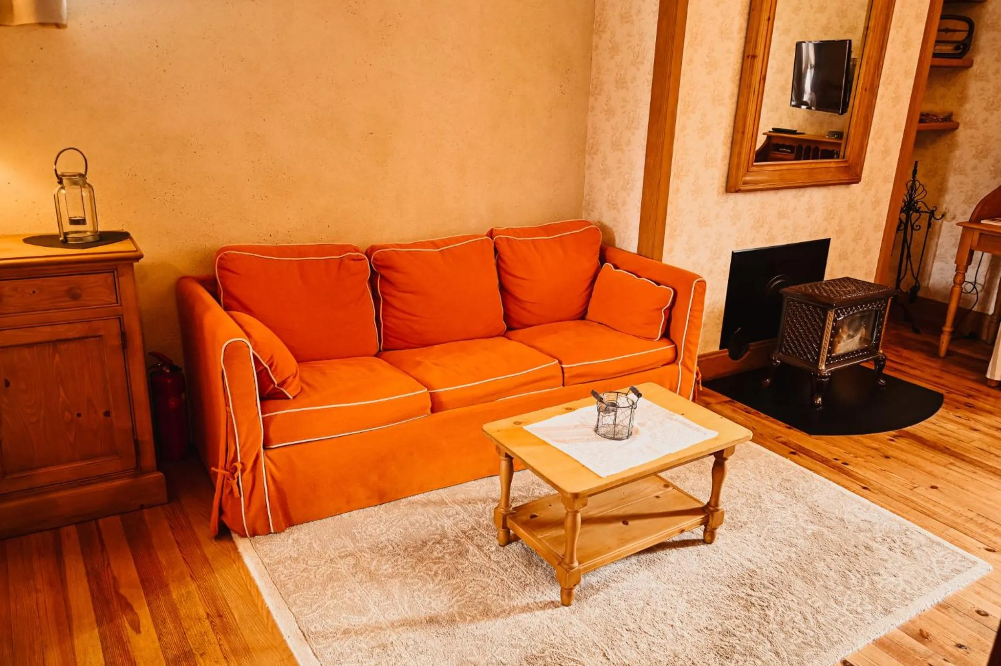 Living room in Demeure de la Carmine, sejour bien-etre d'exception, piscine, hammam, champagne