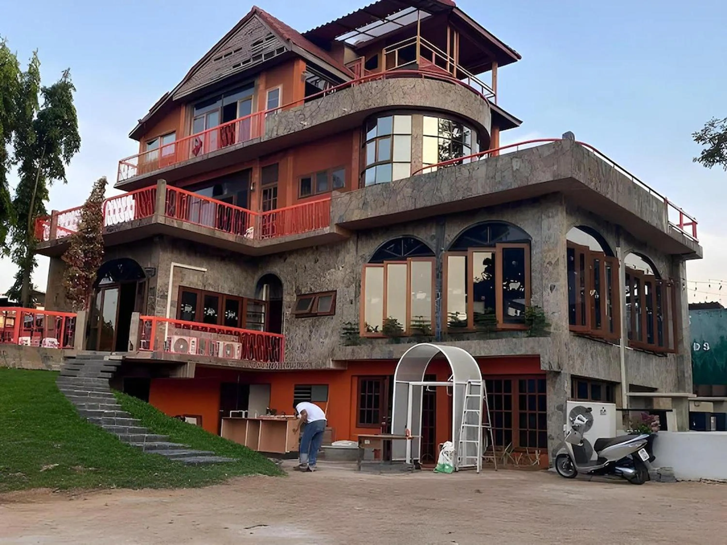 Property building in Nomads Homestay Sriracha