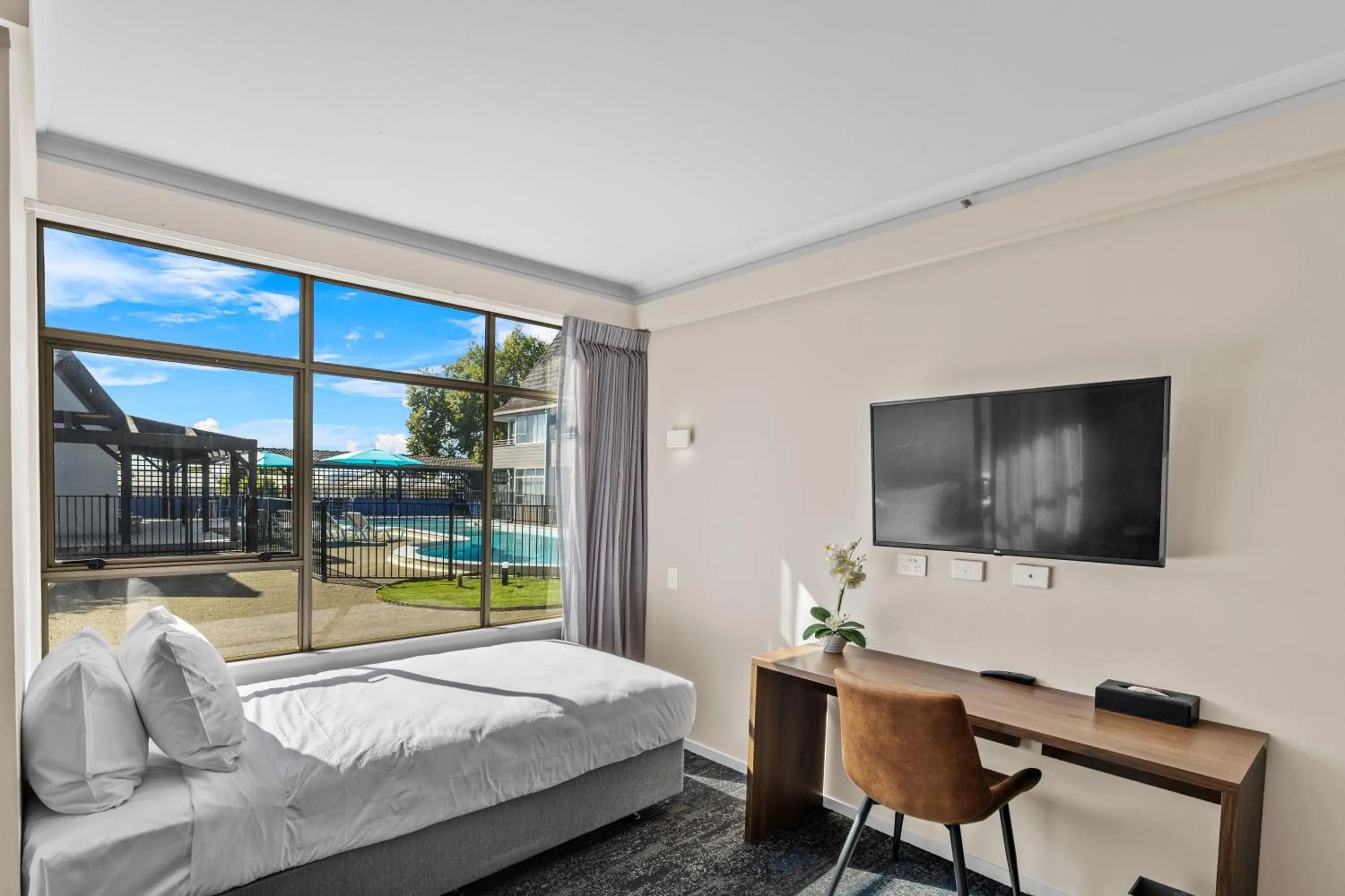Living room, Bed in Imperial Hotel Rotorua
