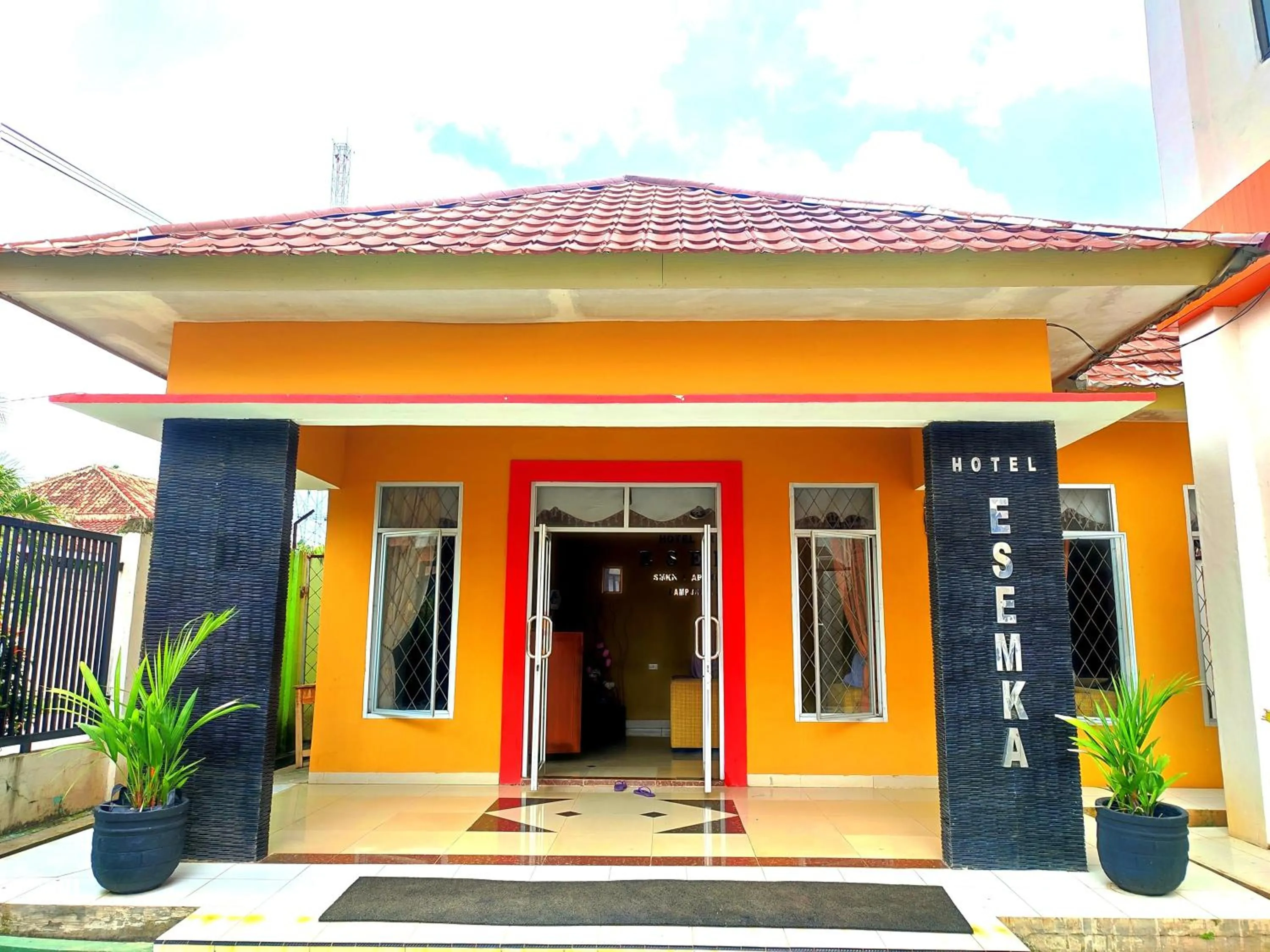 Esemka Hotel and Convention Kotabumi