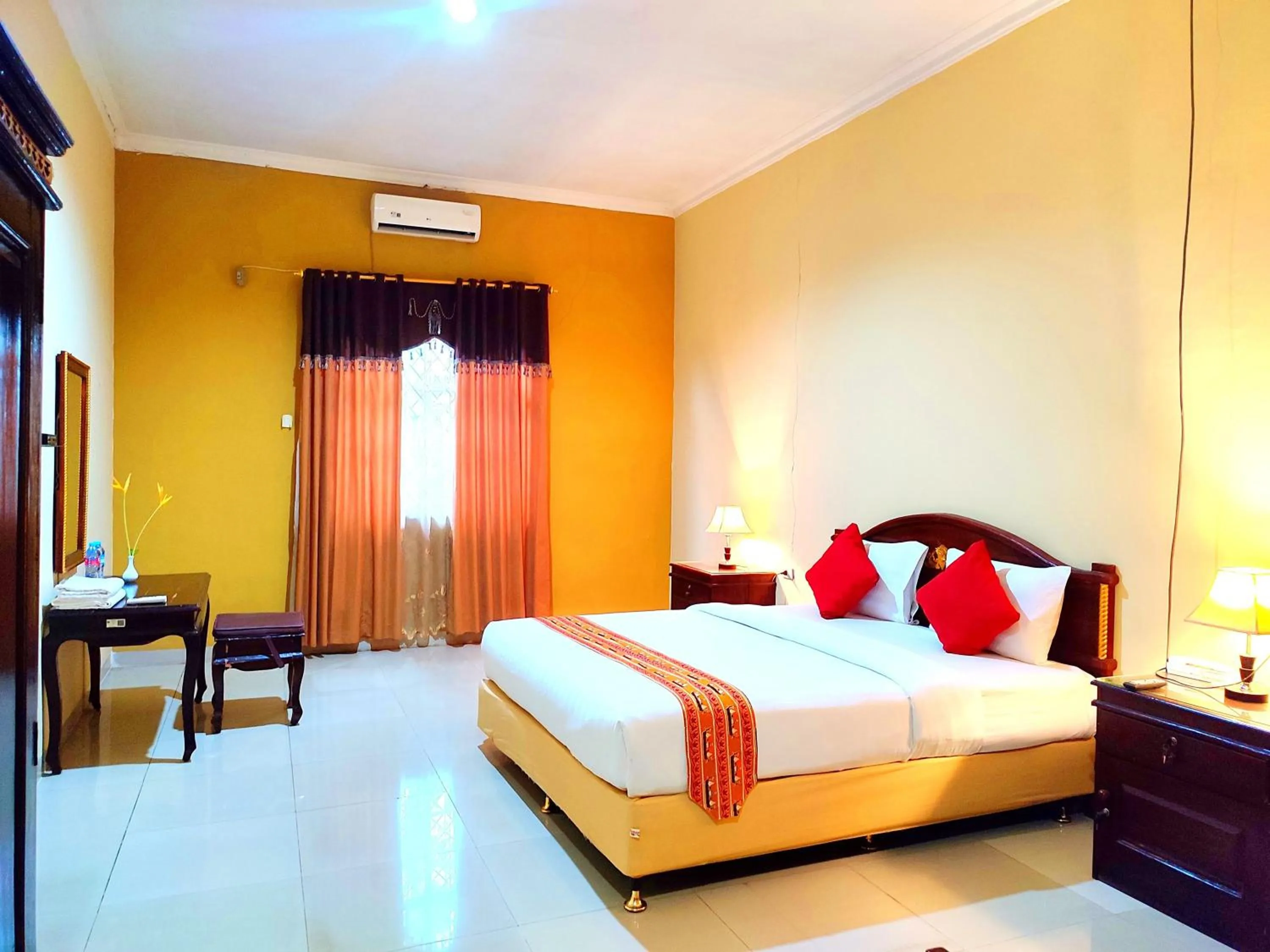 Standard Double Room in Esemka Hotel and Convention Kotabumi