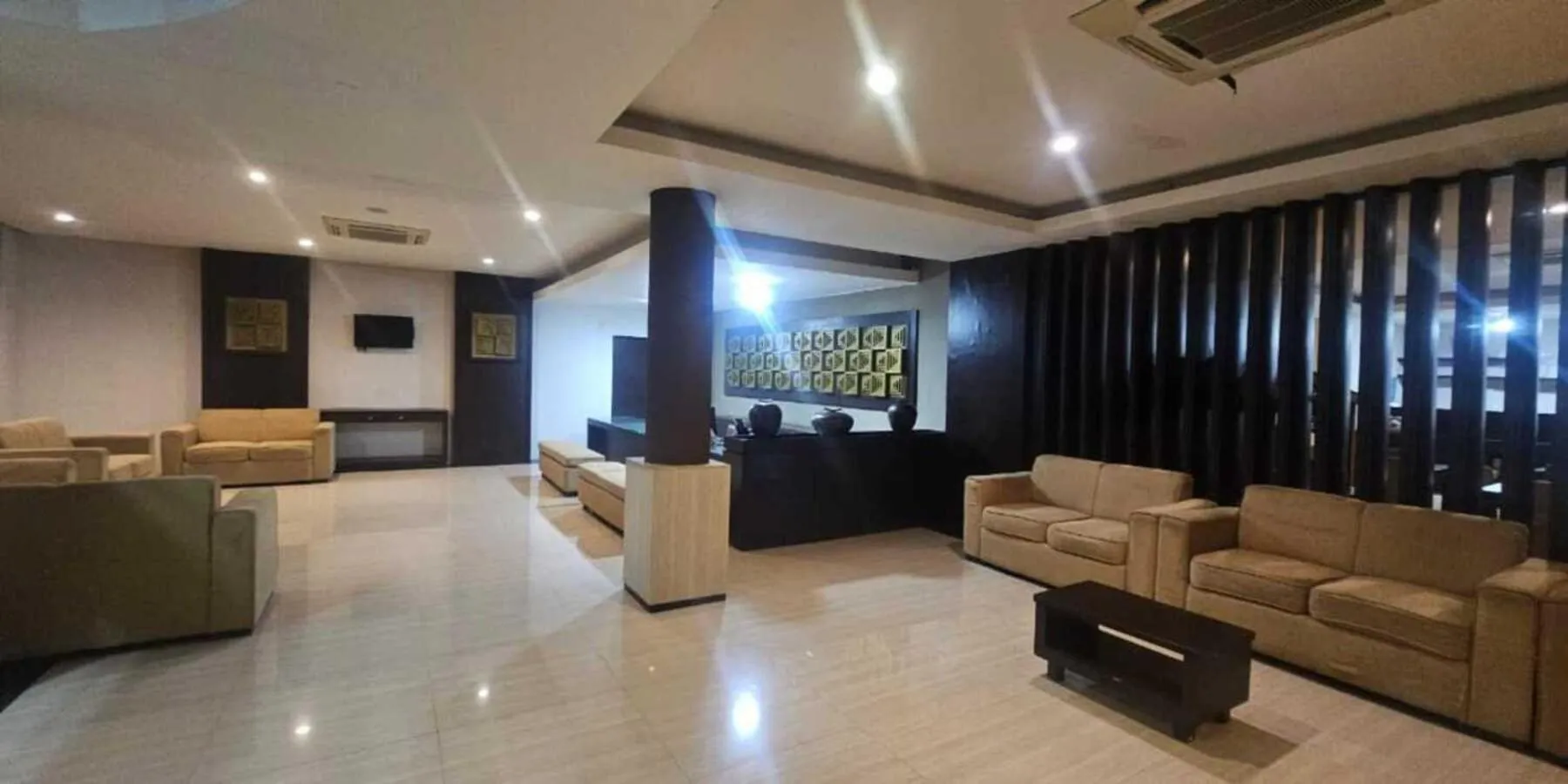 Lobby or reception in Grage Hotel Malang by TOS