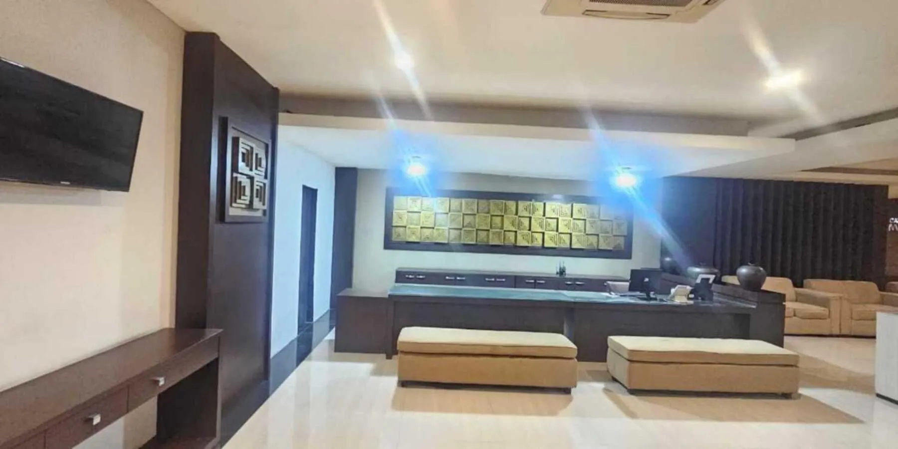 Lobby or reception in Grage Hotel Malang by TOS