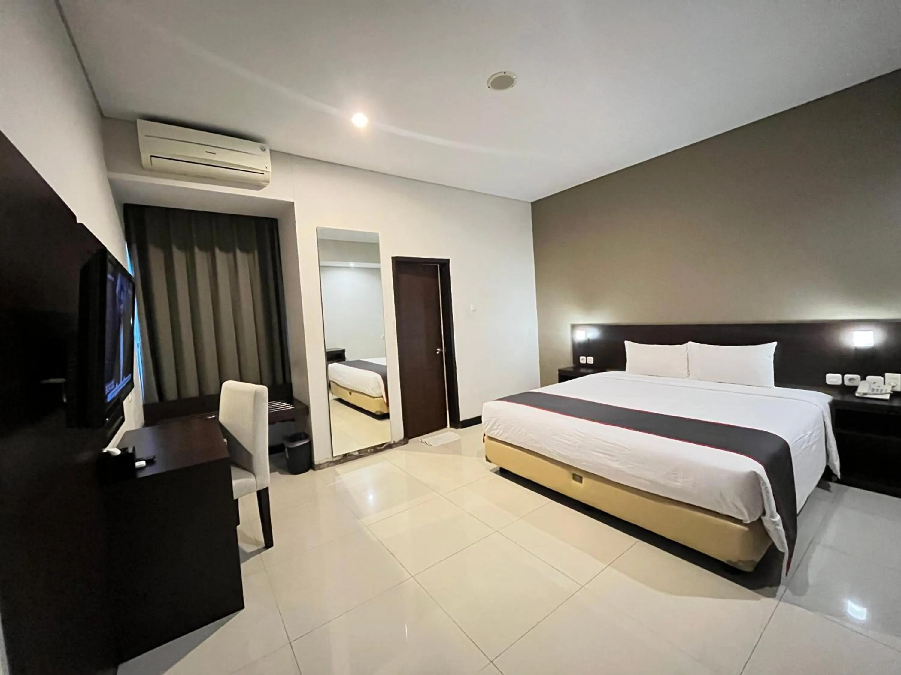 Bed in Grage Hotel Malang by TOS